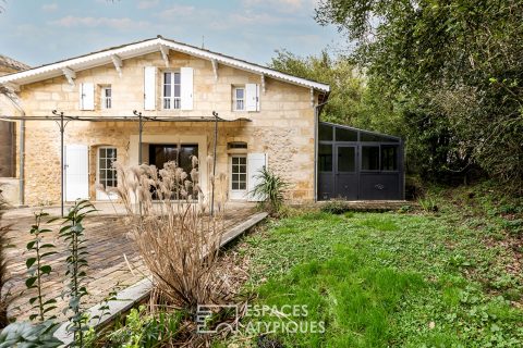 Villa en pierre avec jardin et garage