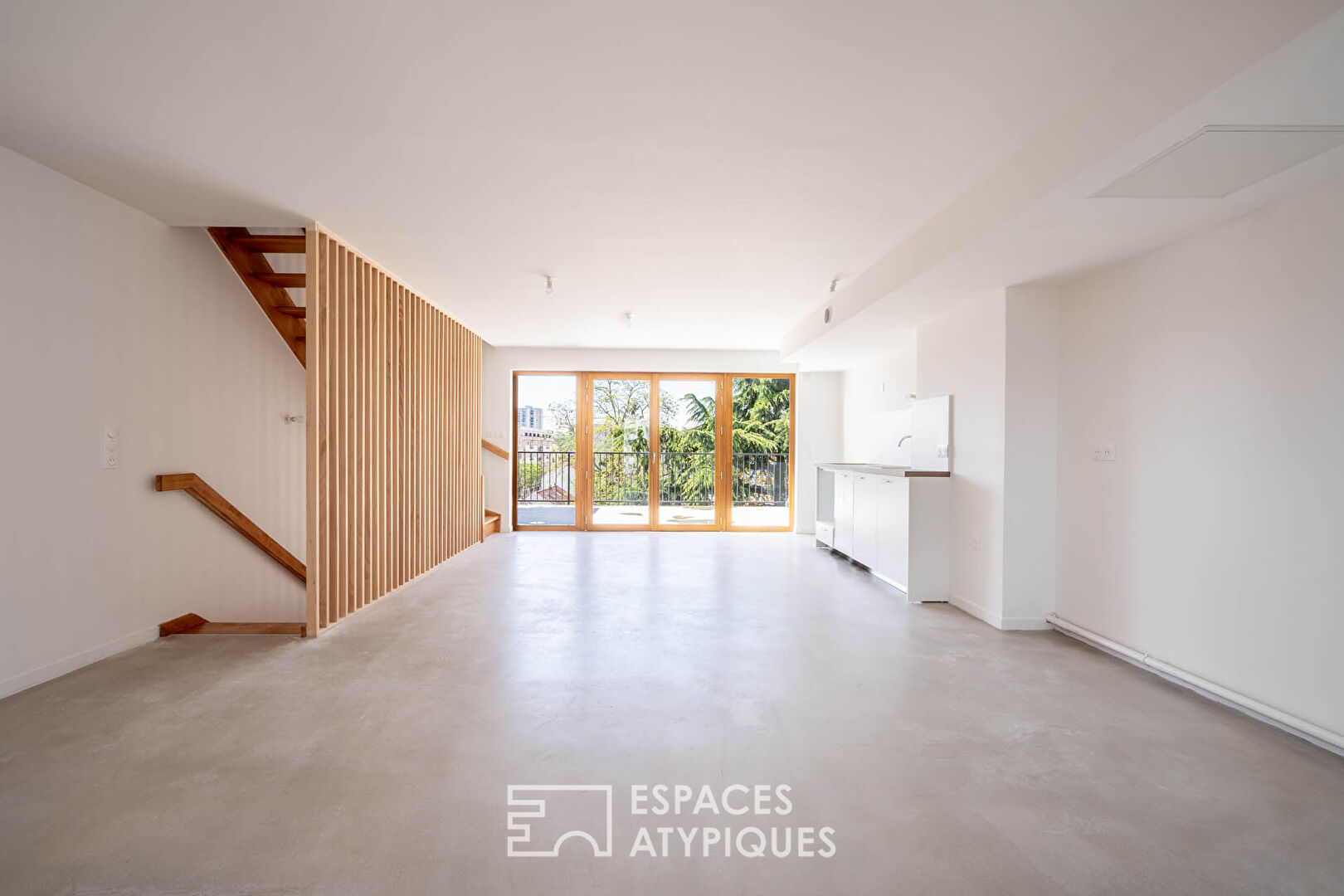 Eco-responsible apartment on the top floor with two terraces