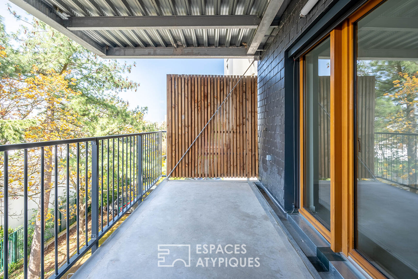 Eco-responsible apartment on the top floor with two terraces