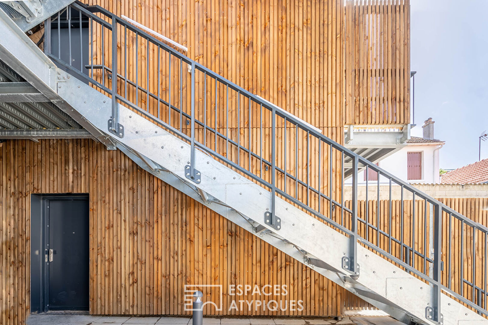 Eco-responsible apartment on the top floor with two terraces