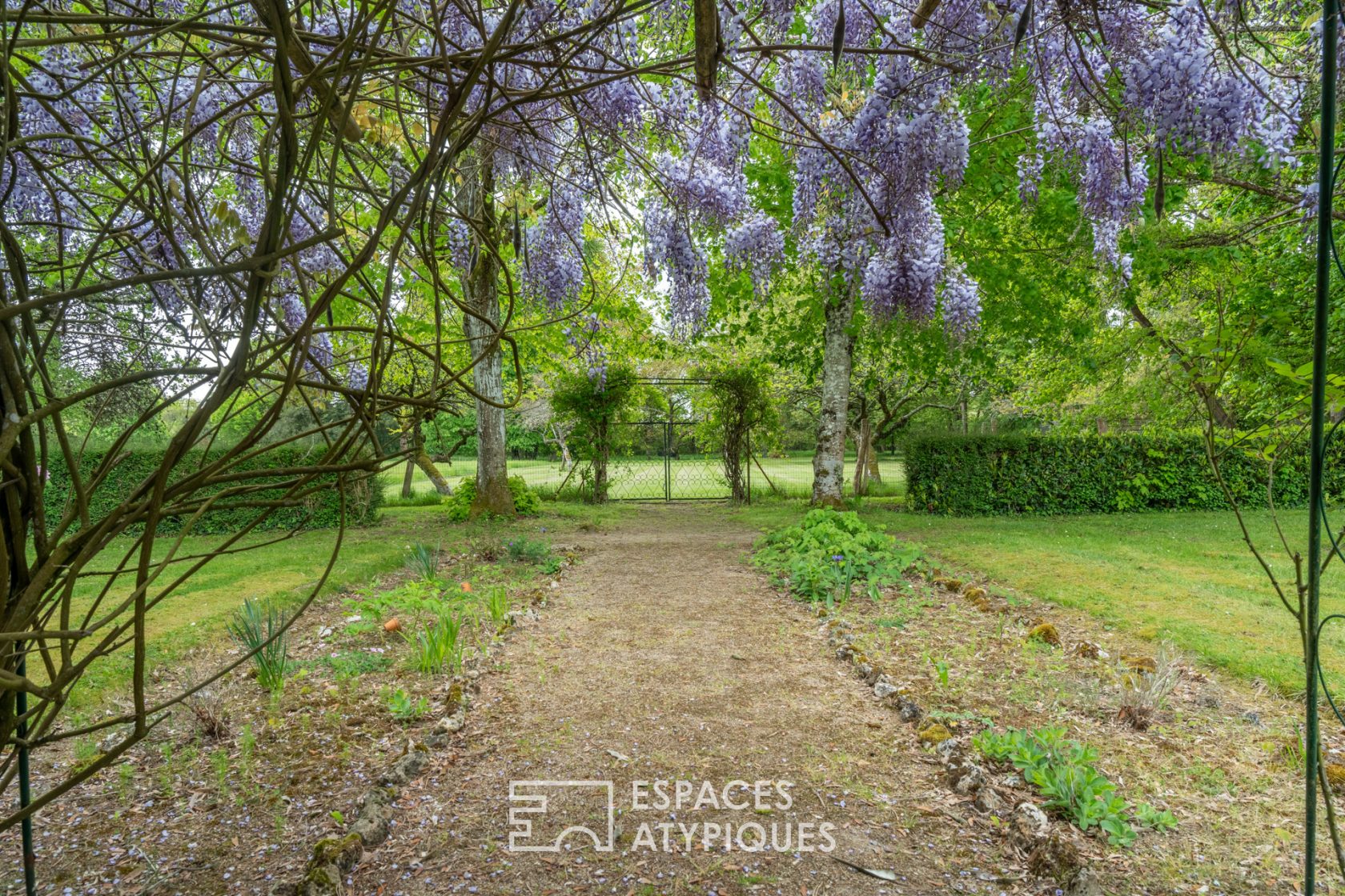 Demeure de charme dans son parc boisé