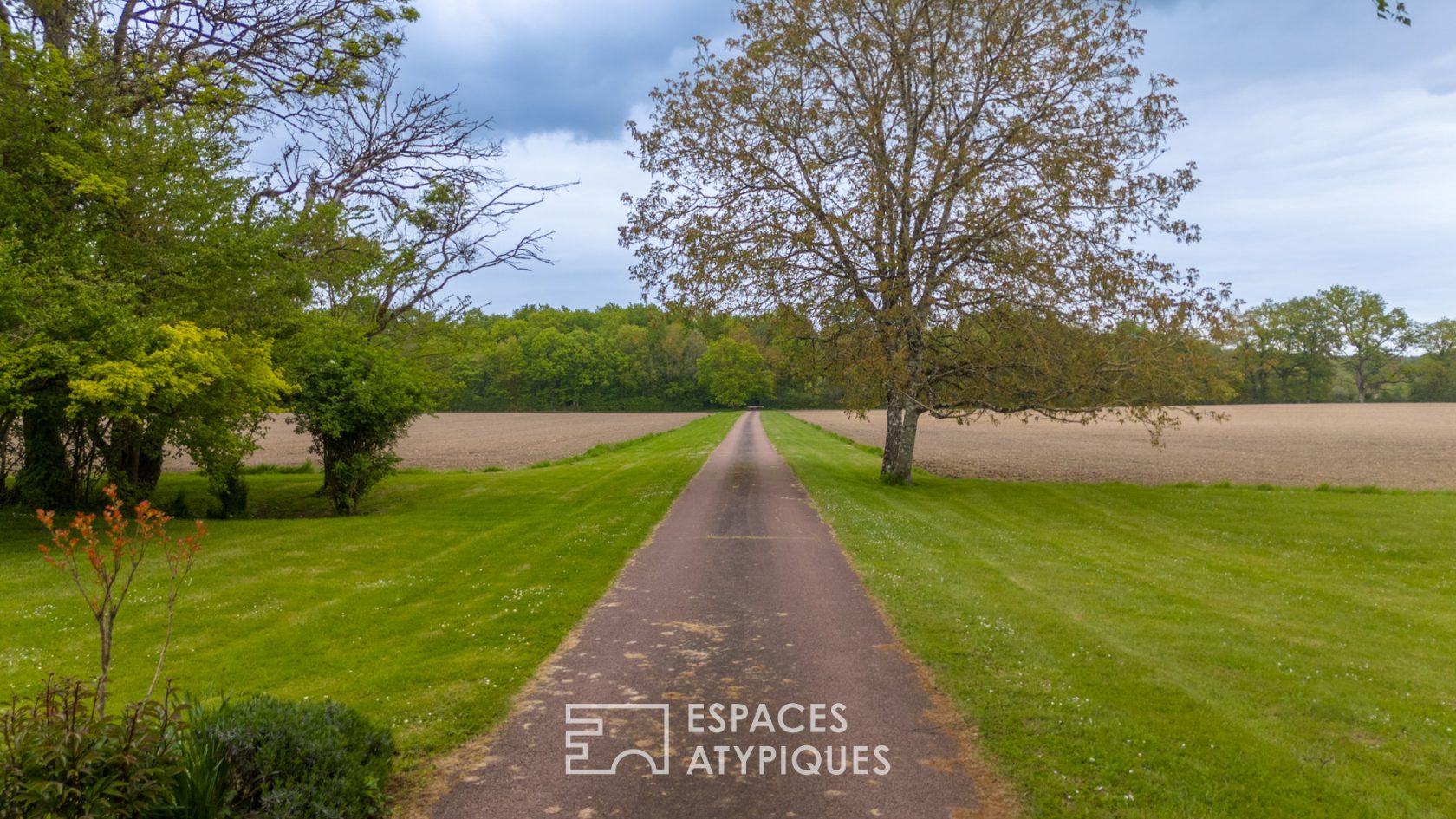 Demeure de charme dans son parc boisé