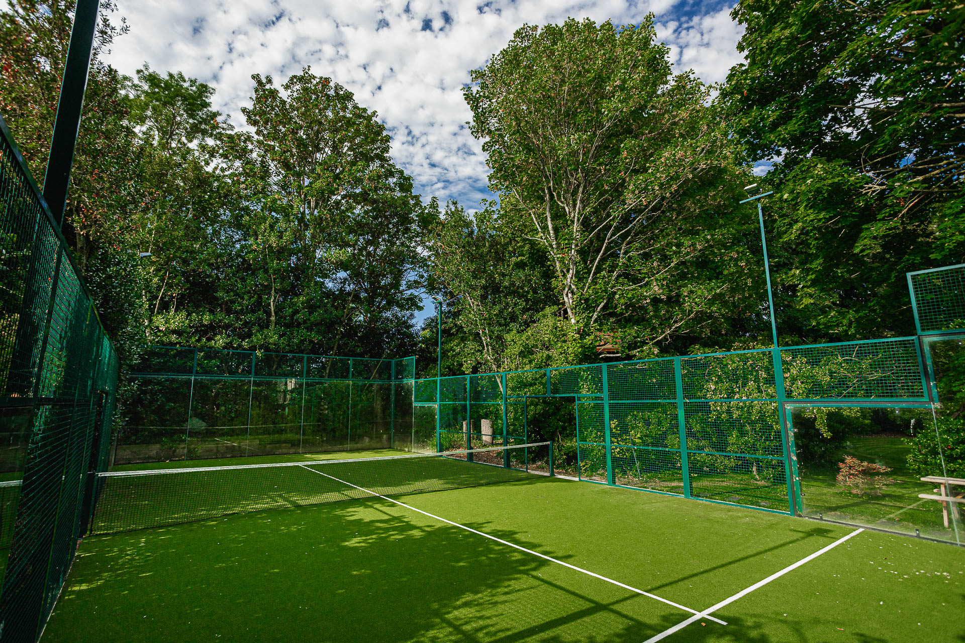 Charentaise haut de gamme et son terrain de Padel privé