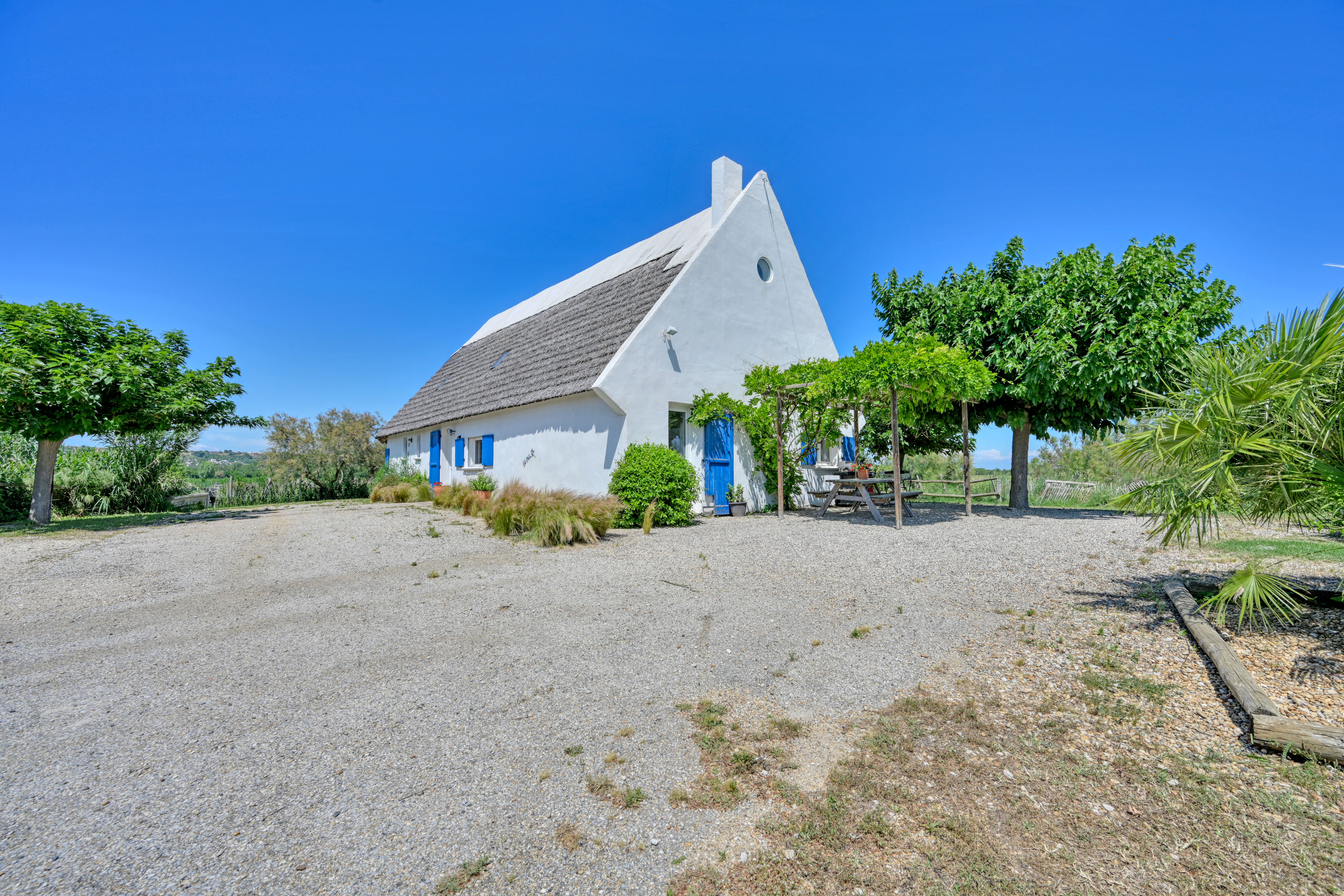Contemporary caretaker’s house in Petite Camargue