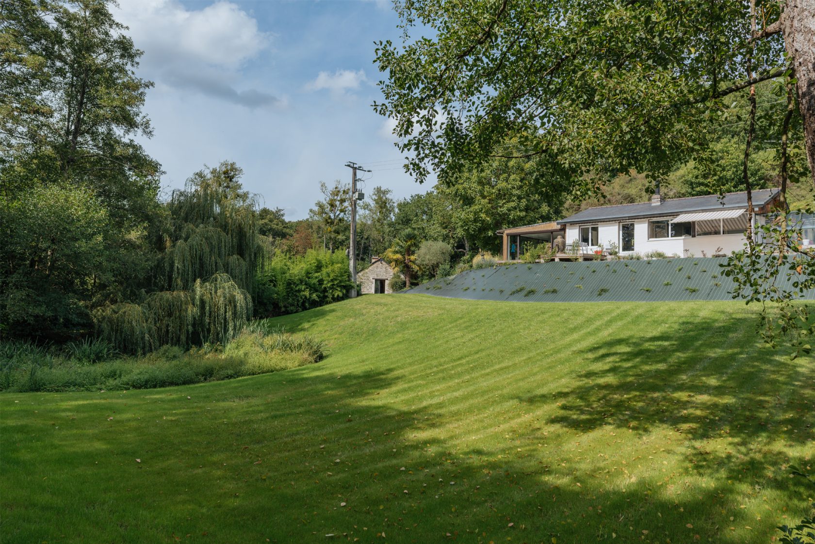 Charming country property and its outbuildings south of Rennes