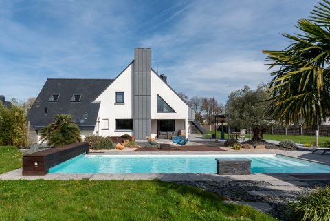 Grande Familliale, jardin paysager et piscine, au coeur de Pont-Péan