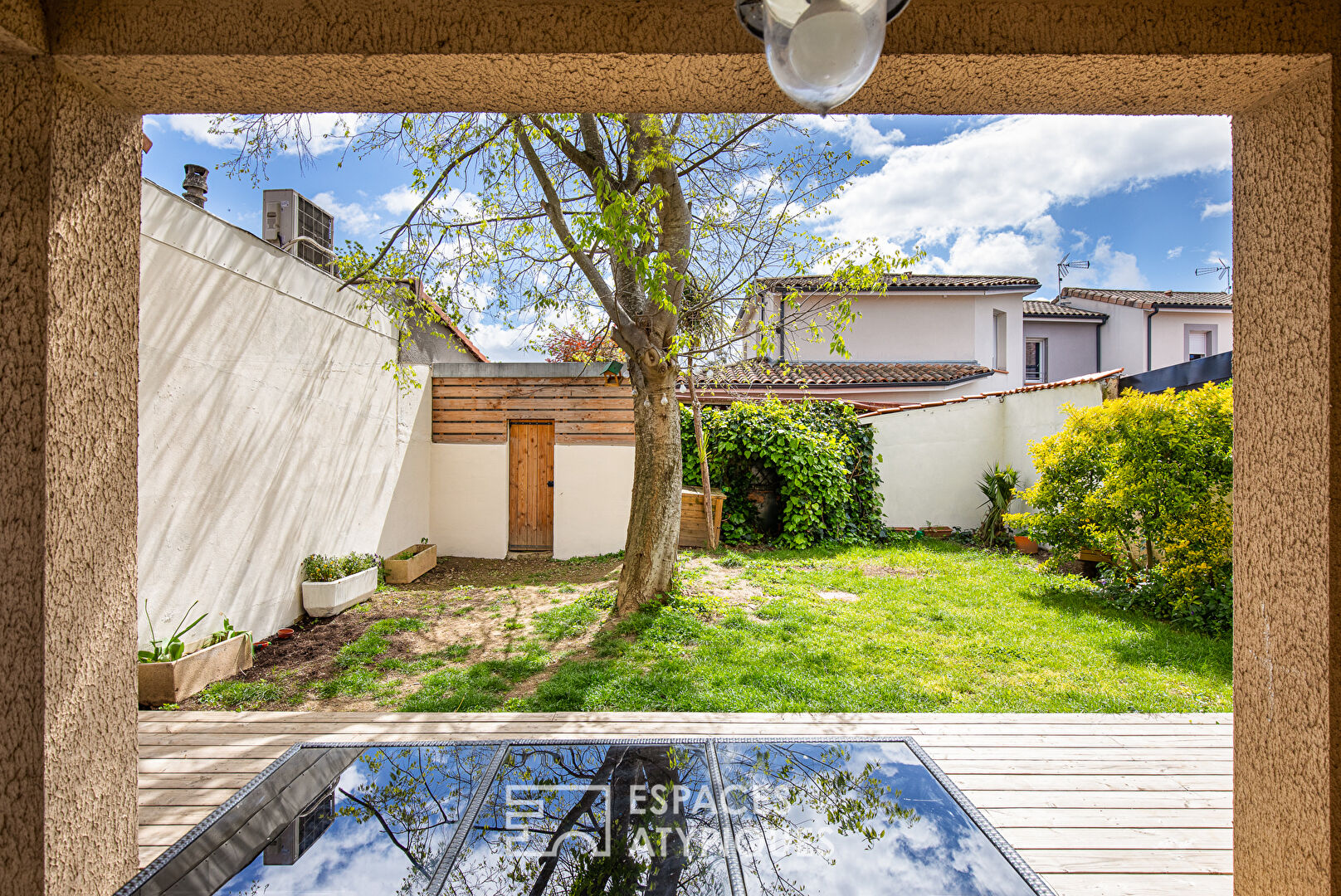 Renovated townhouse with garden