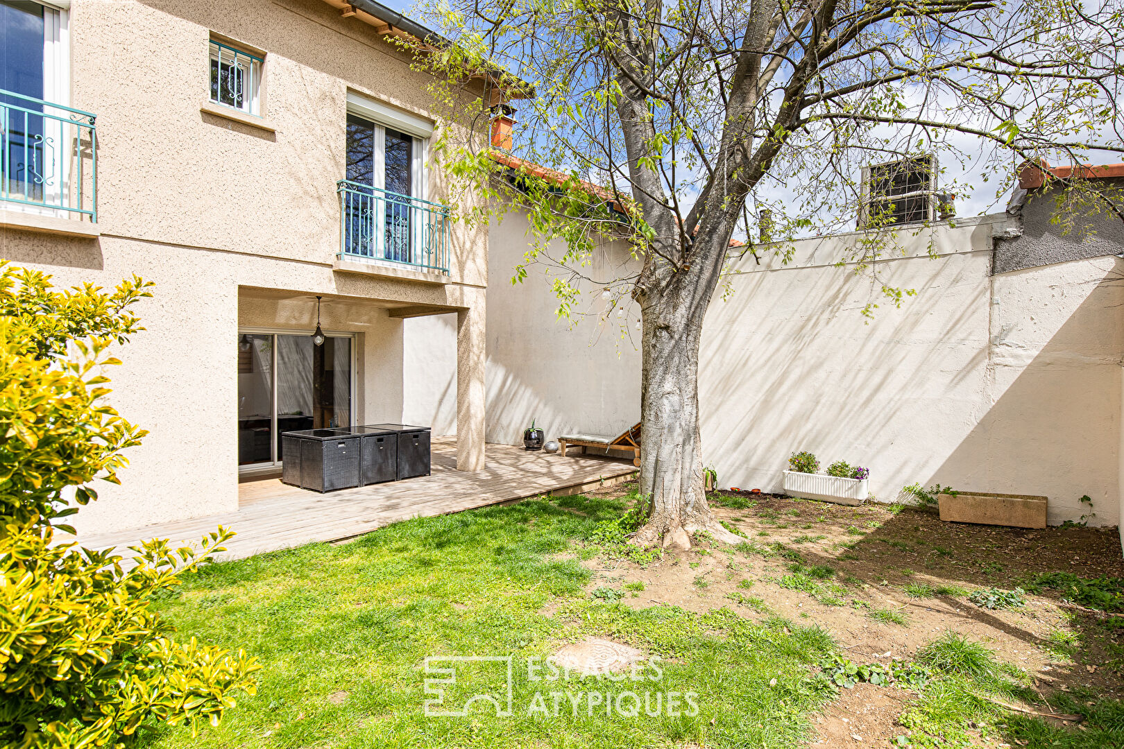 Renovated townhouse with garden