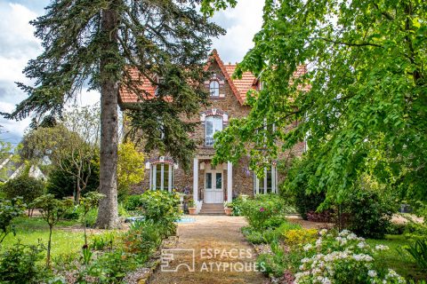 Elégante maison bourgeoise dans son écrin de verdure