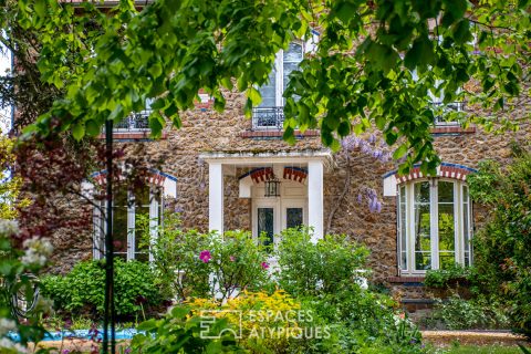 Elegant bourgeois house in its green setting