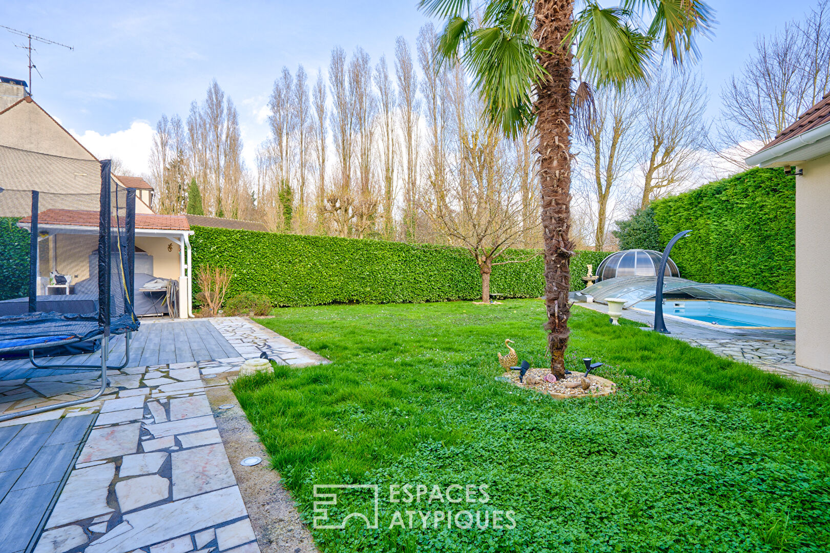 Family house with swimming pool