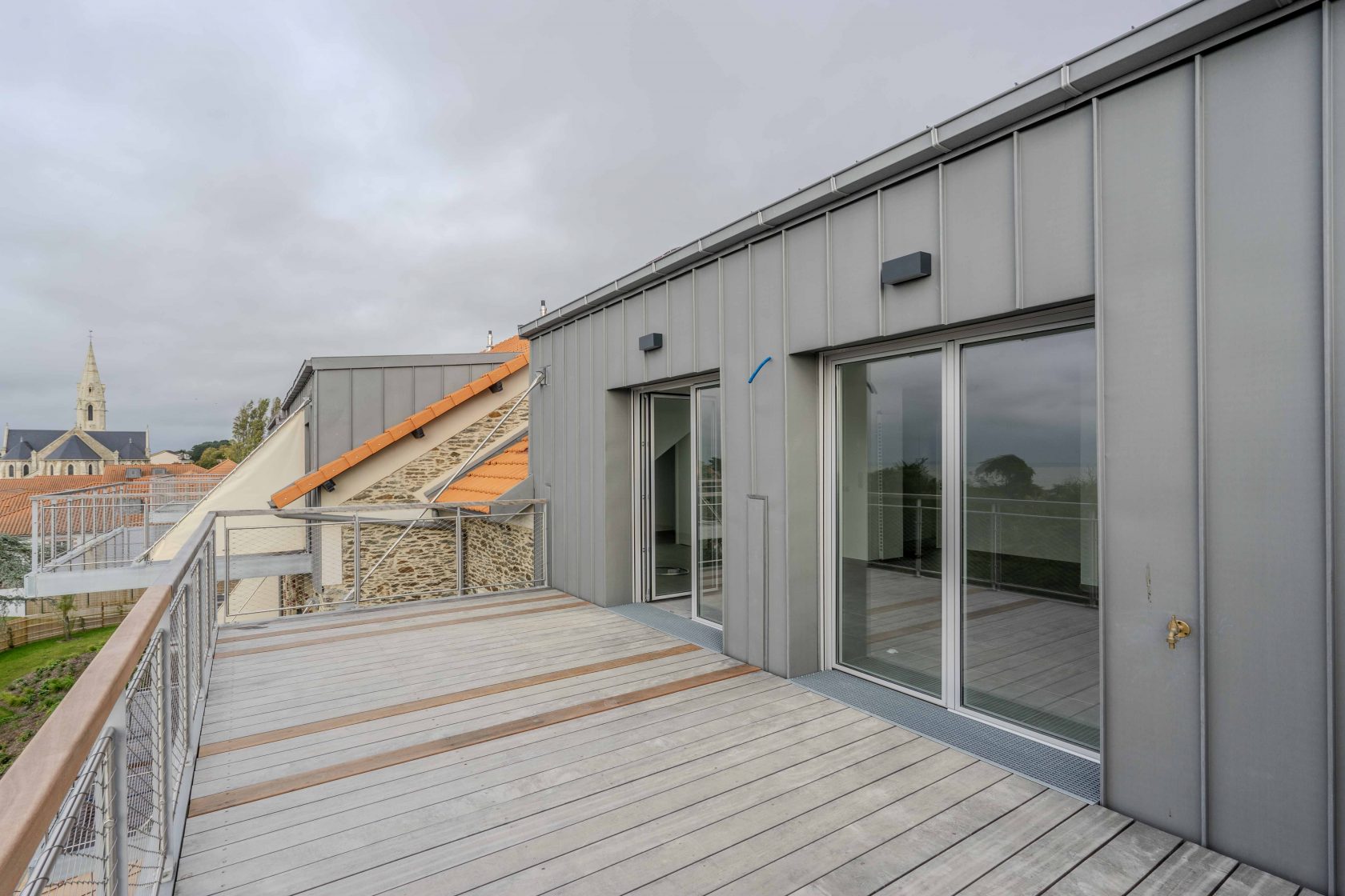 Dernier étage avec terrasse et vue sur l’océan au coeur de sainte marie