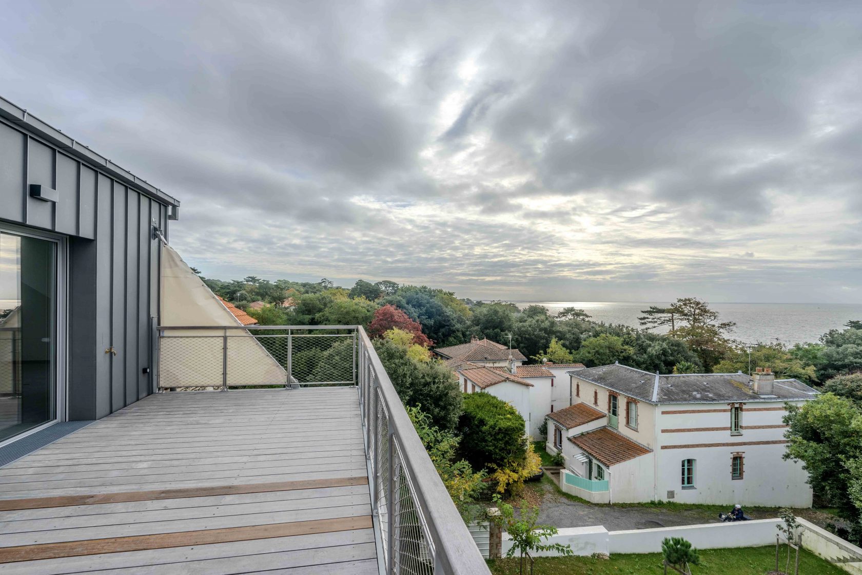 Dernier étage avec terrasse et vue sur l’océan au coeur de sainte marie
