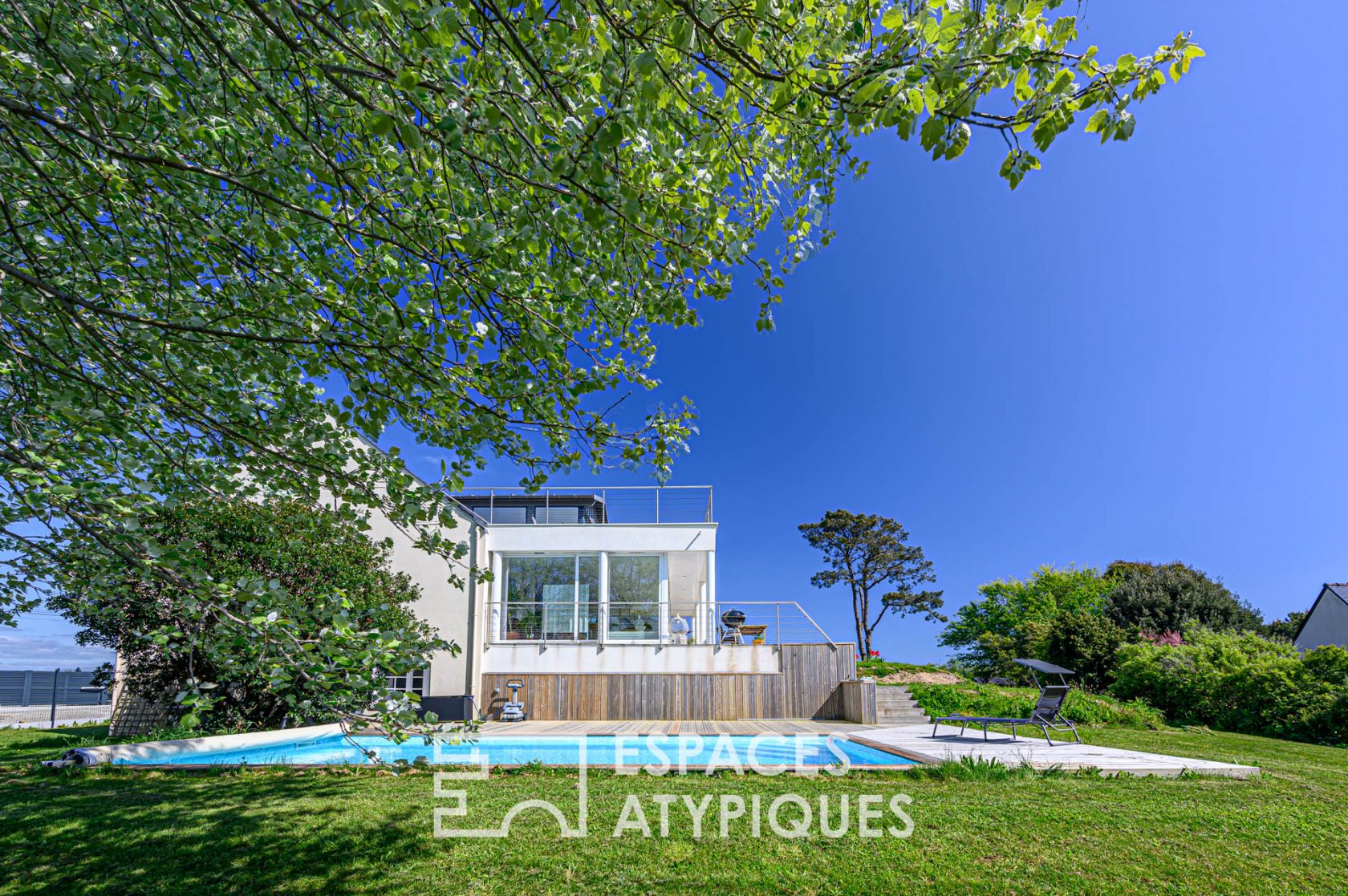 Architect house with swimming pool in Saint Gildas