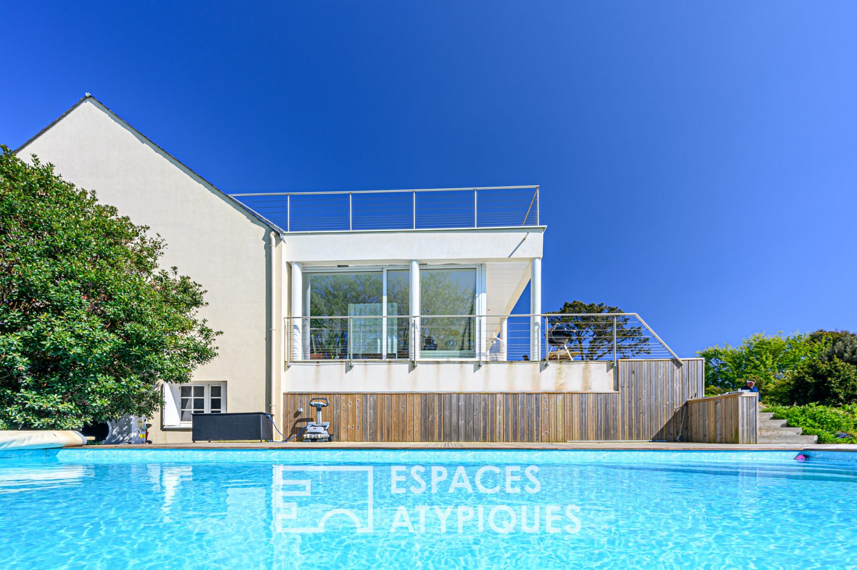 Architect house with swimming pool in Saint Gildas