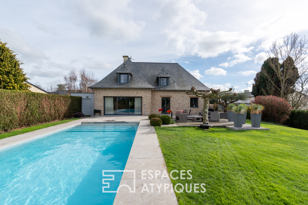 Large family house reinterpreted with swimming pool south of Rennes