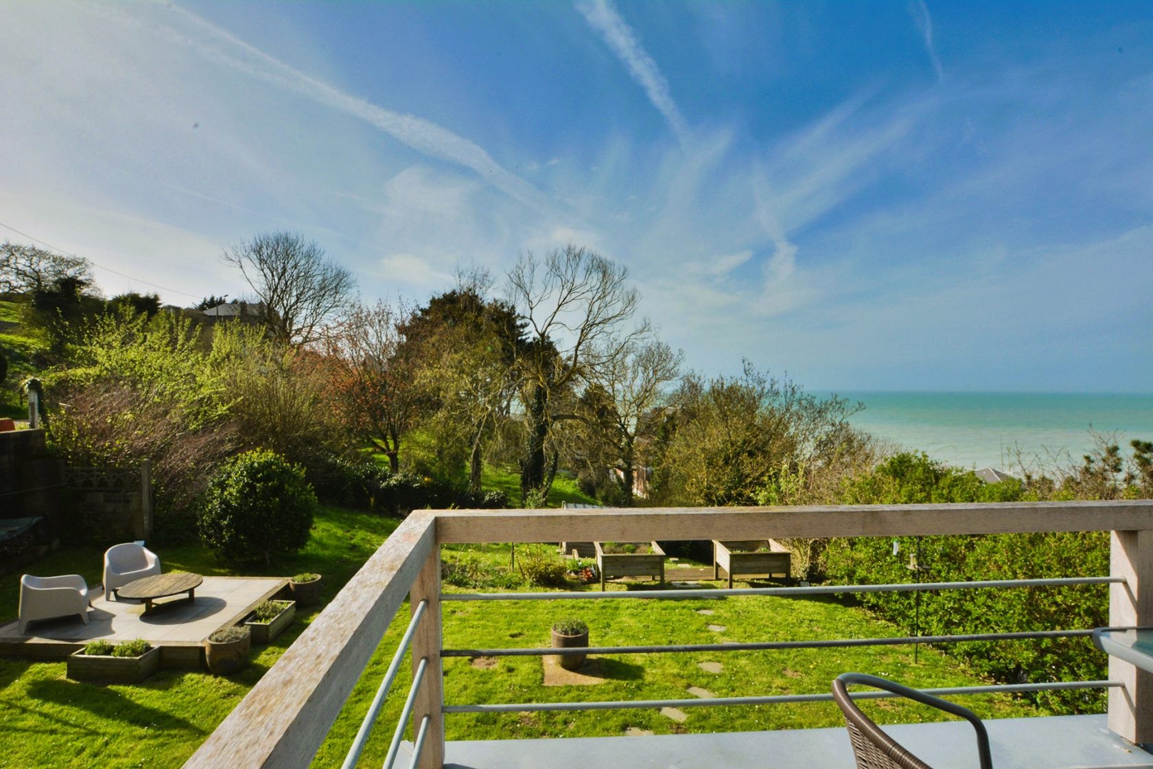 Villa d’architecte contemporaine avec vue imprenable sur la mer