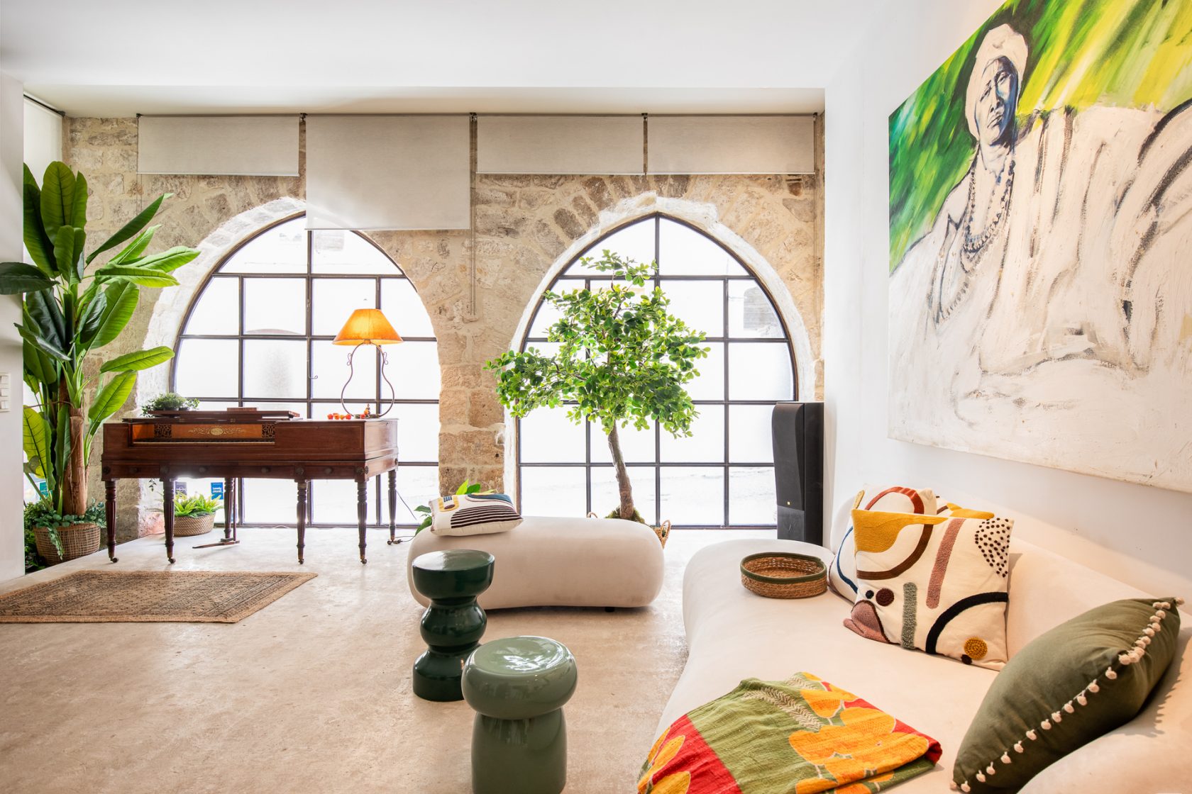 Medieval house combining design and prestige in a cosmopolitan village