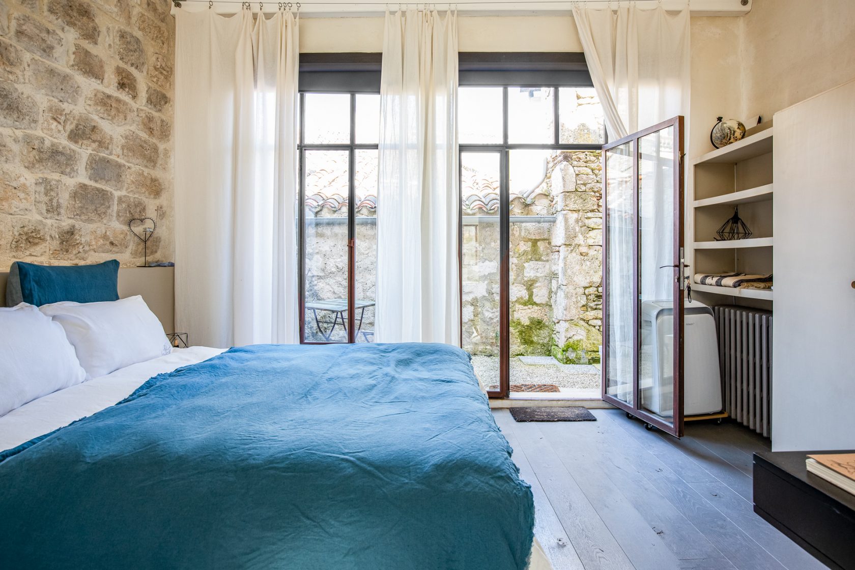 Medieval house combining design and prestige in a cosmopolitan village