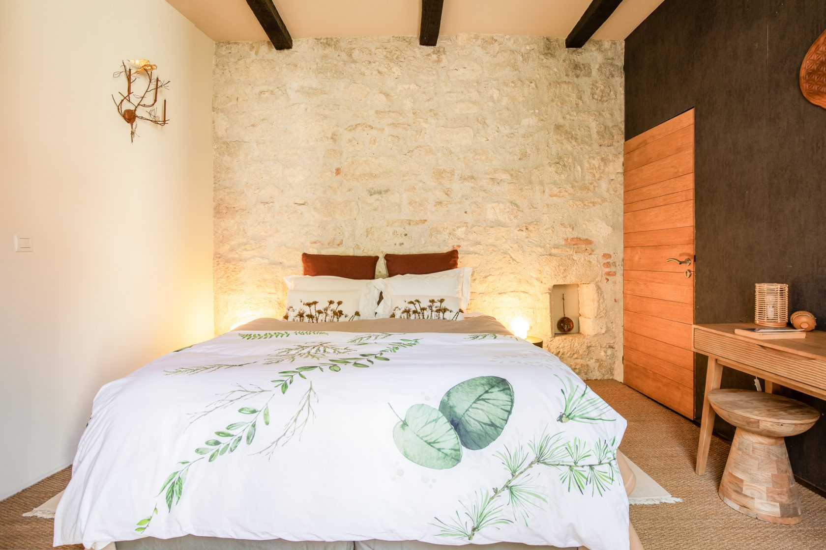 Medieval house combining design and prestige in a cosmopolitan village