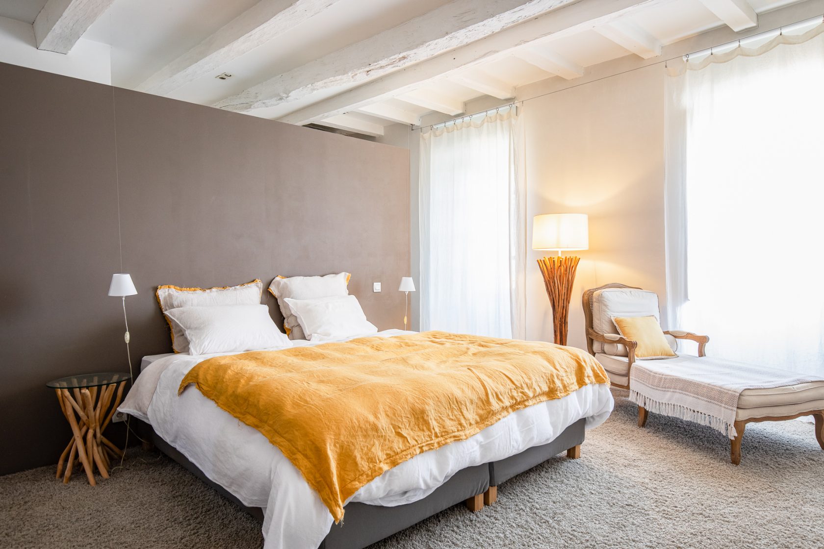 Medieval house combining design and prestige in a cosmopolitan village