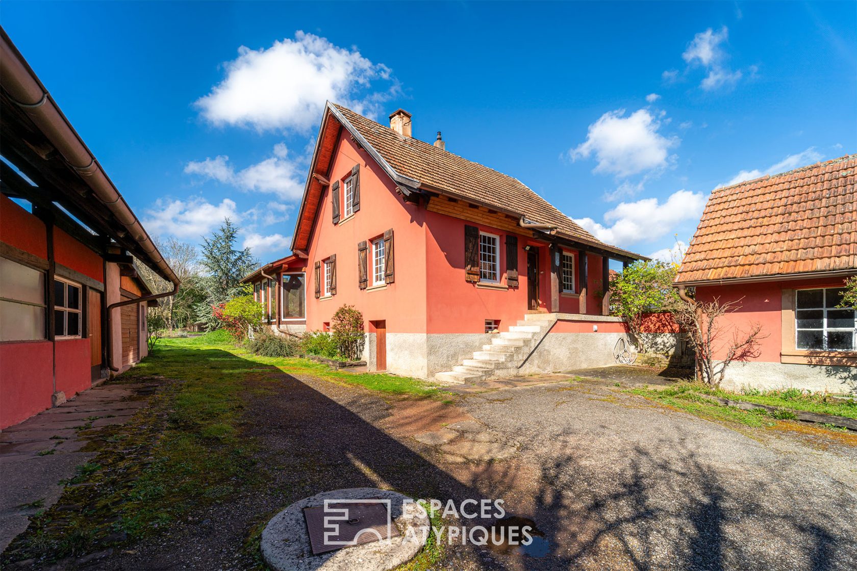 Character house with swimming pool and garden