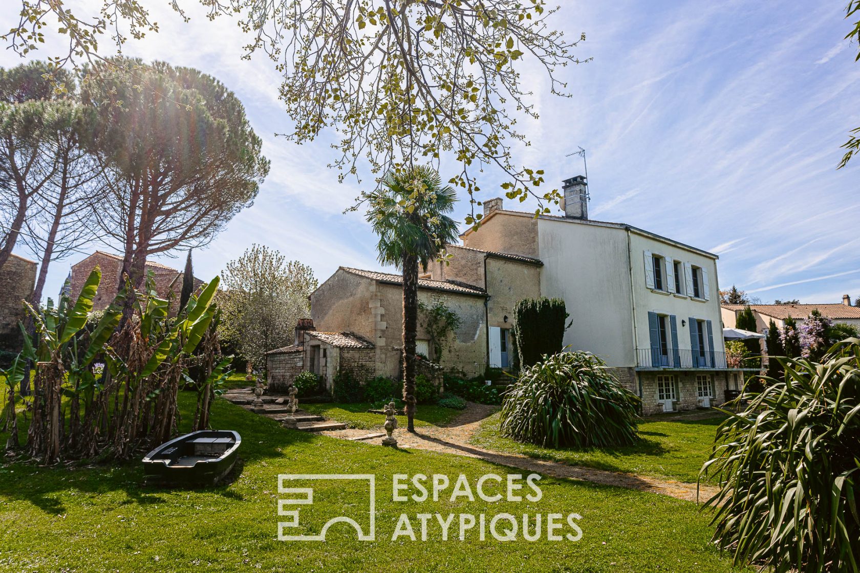 Magnificent residence and its island of greenery on the banks of the Sèvre