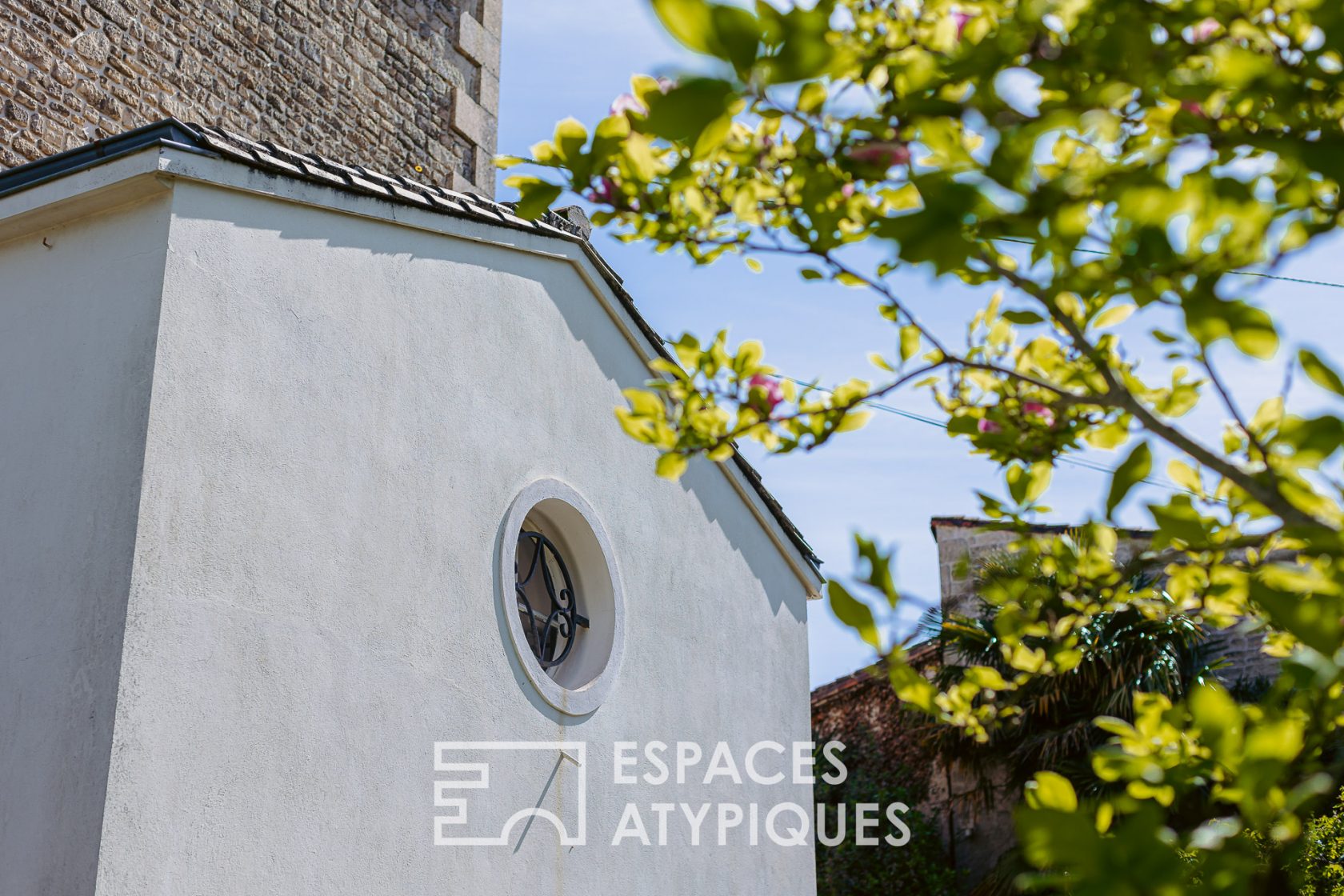 Magnifique demeure et son îlot de verdure au bord de la Sèvre