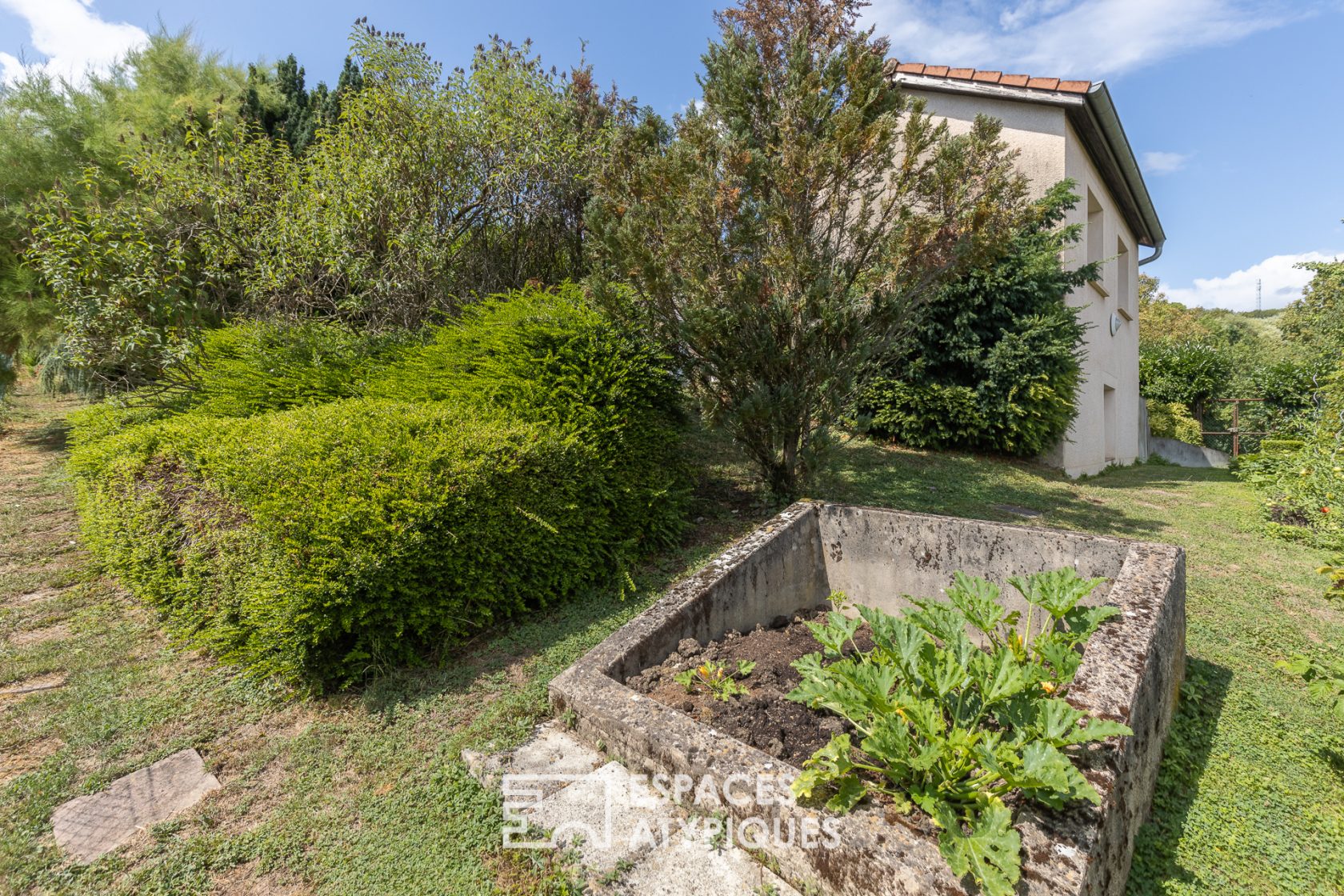 Villa à réinterpréter et sa piscine à l’abri des regards