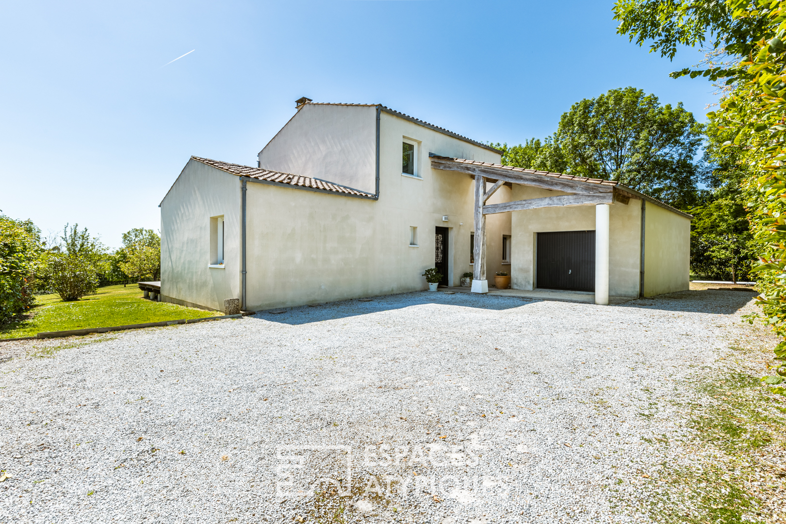 Belle maison épurée avec sa vue imprenable