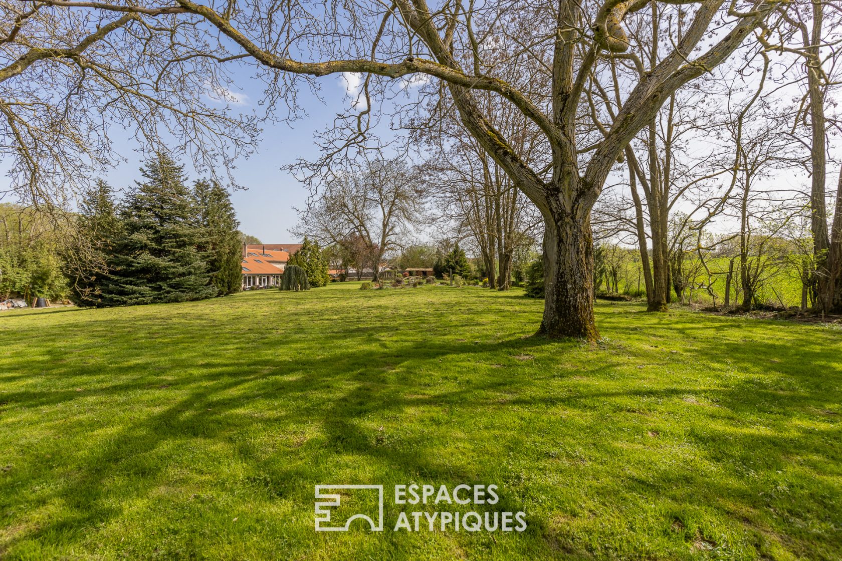 Renovated farmhouse in a green setting