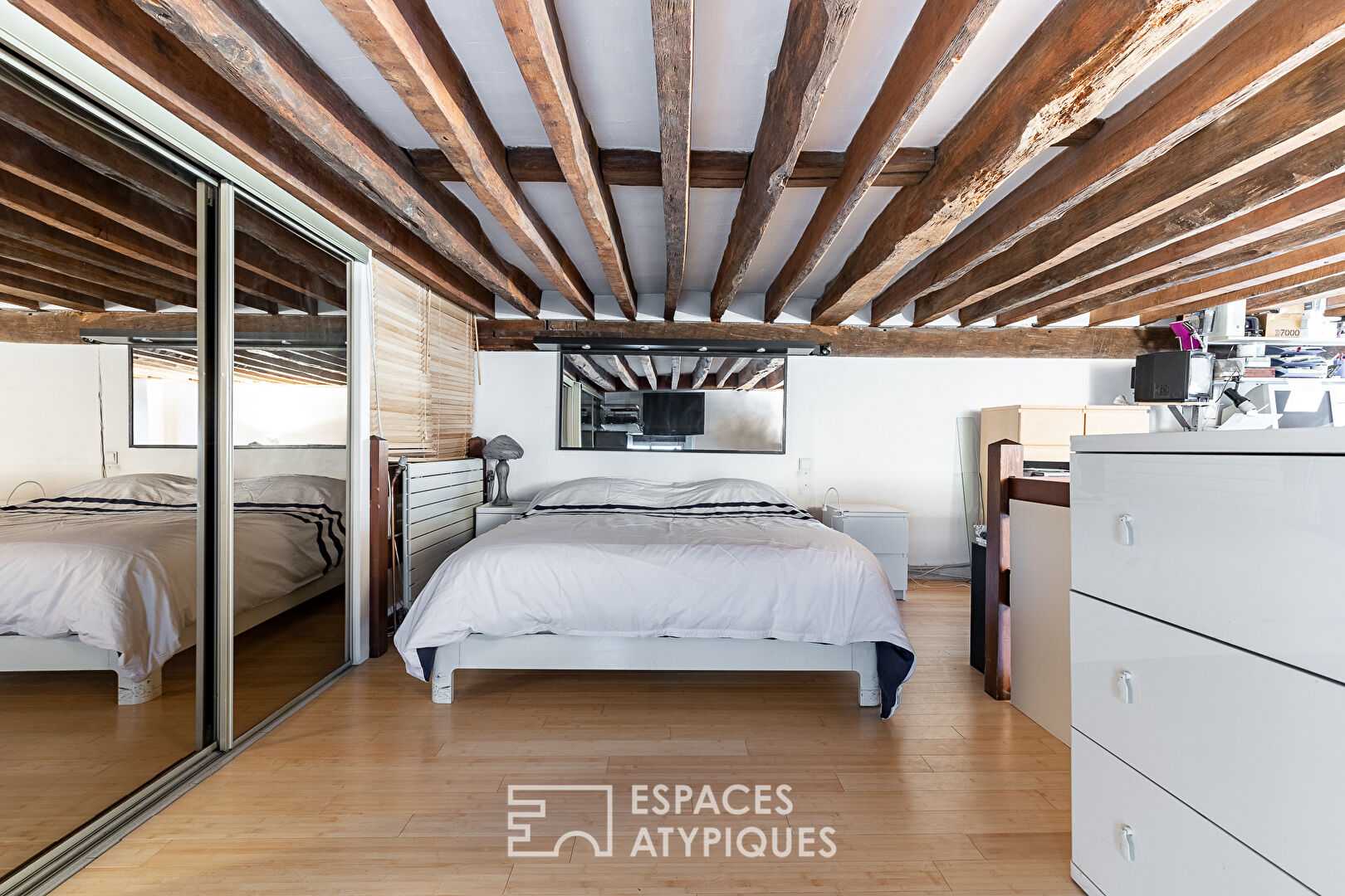 Duplex à réinventer dans un ancien hôtel particulier
