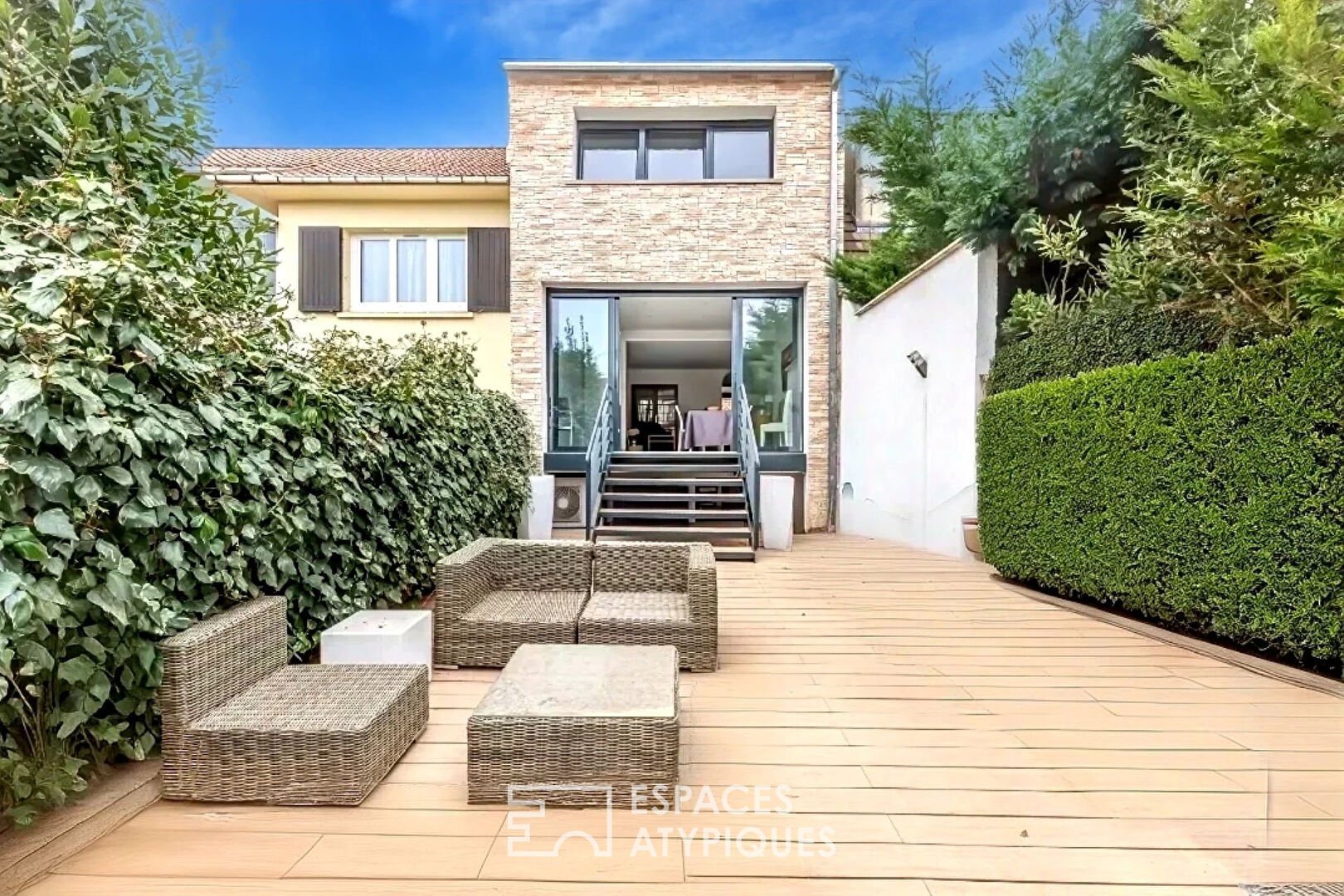House with terrace and garden