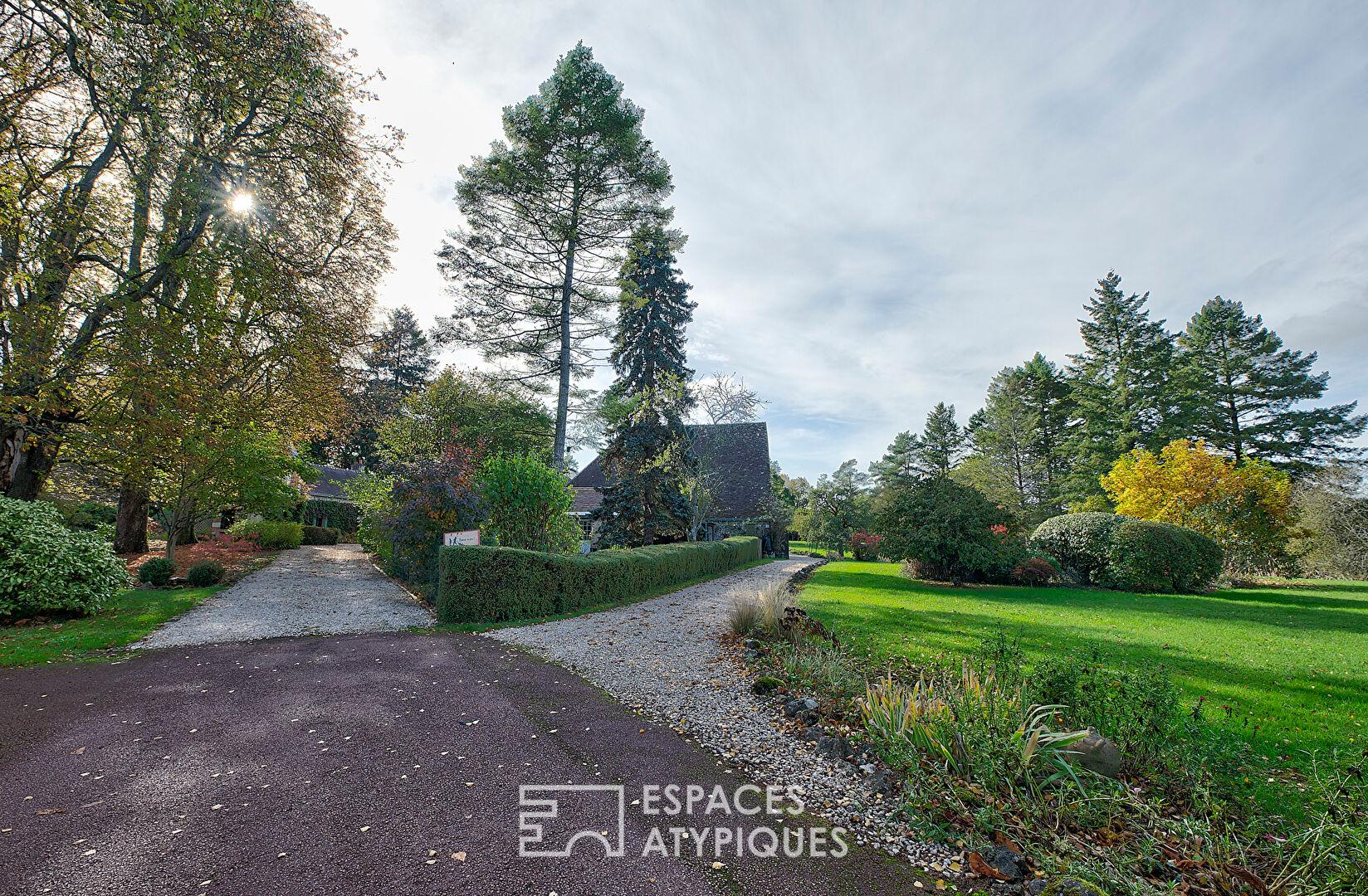 Demeure de charme dans son parc boisé