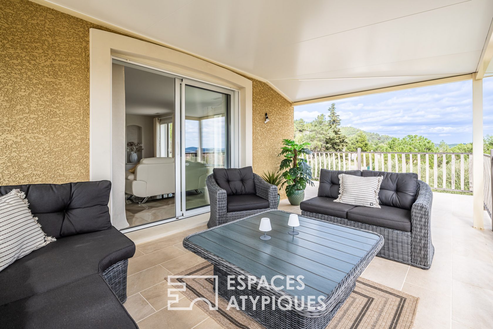 La dominante – Maison 4 faces avec jardin et piscine
