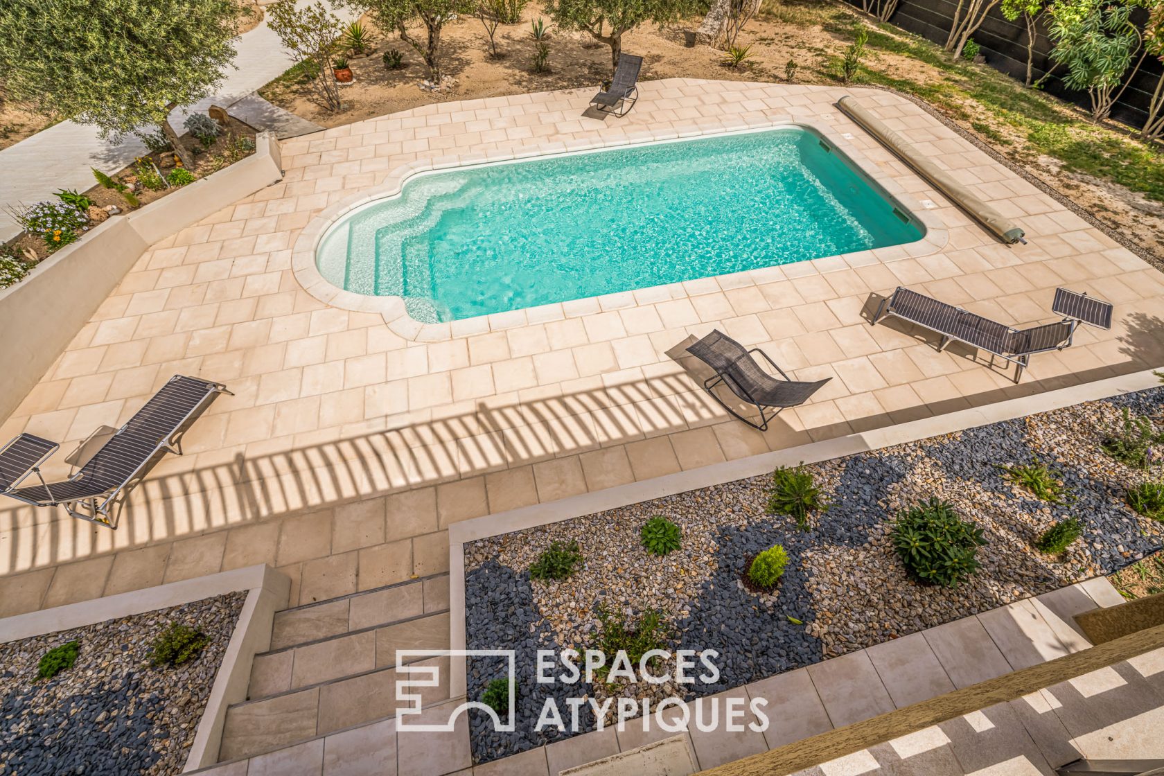 La dominante – Maison 4 faces avec jardin et piscine
