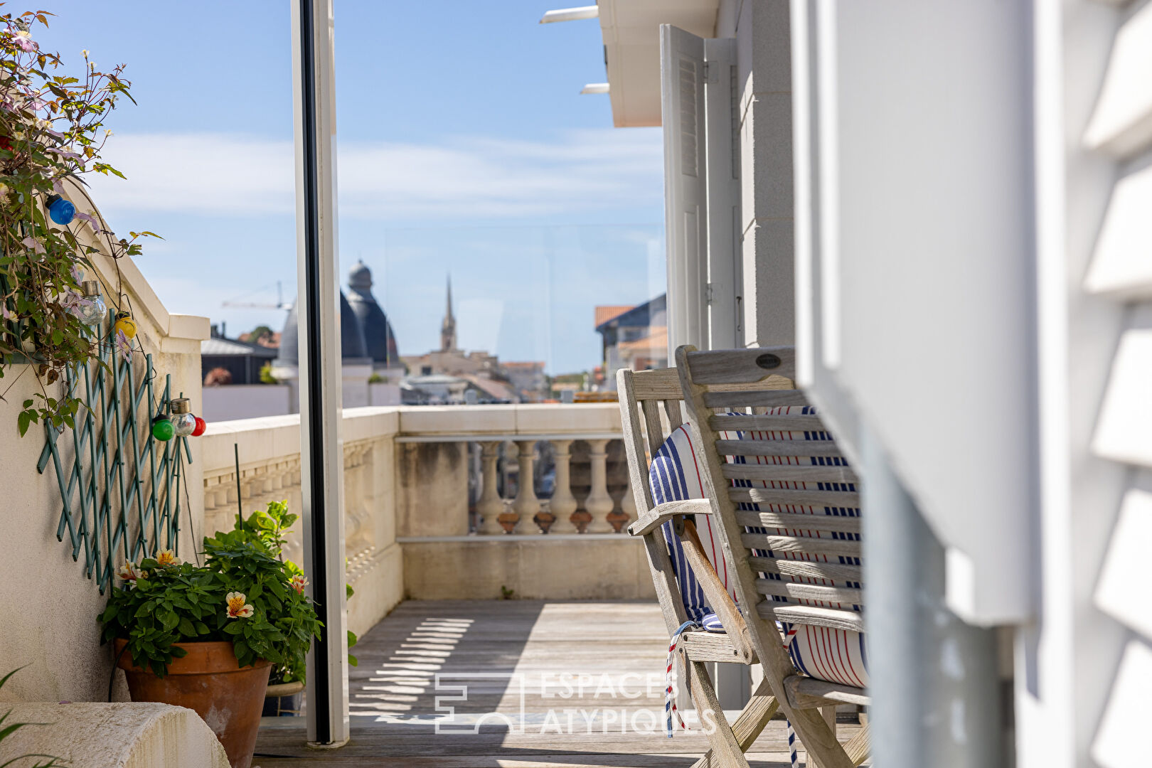 Exceptional top floor apartment in the center of Arcachon