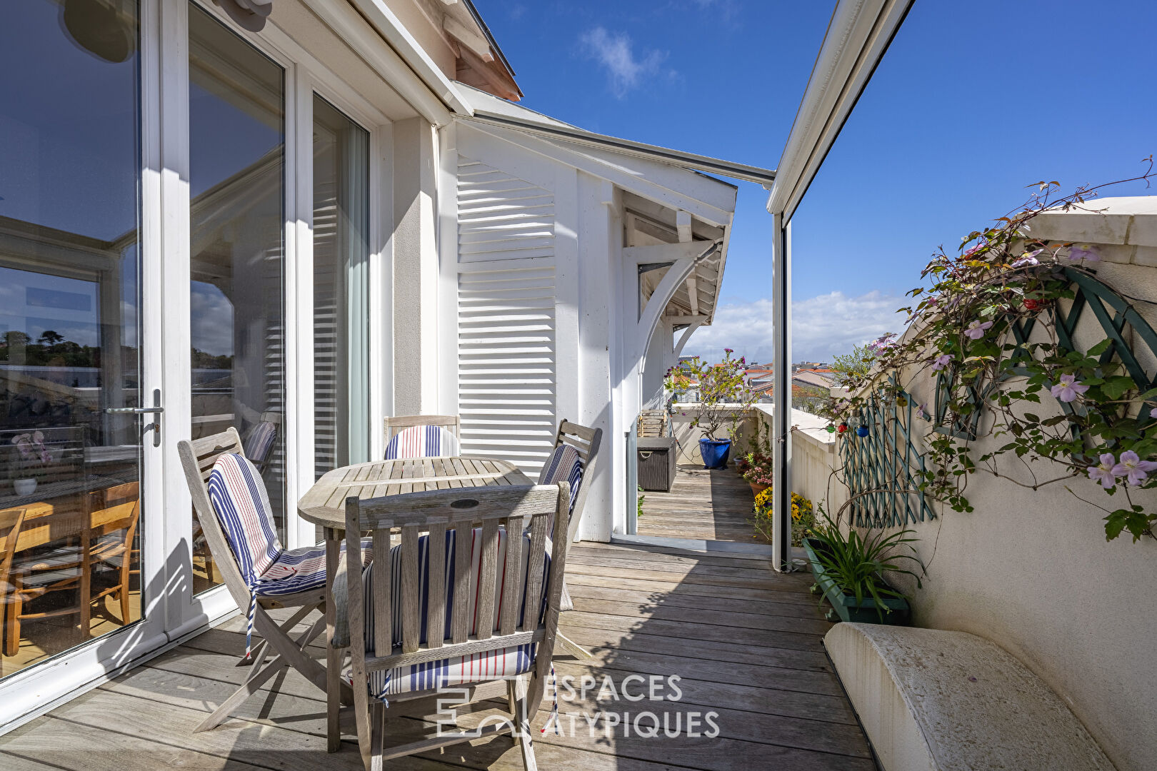 Exceptional top floor apartment in the center of Arcachon