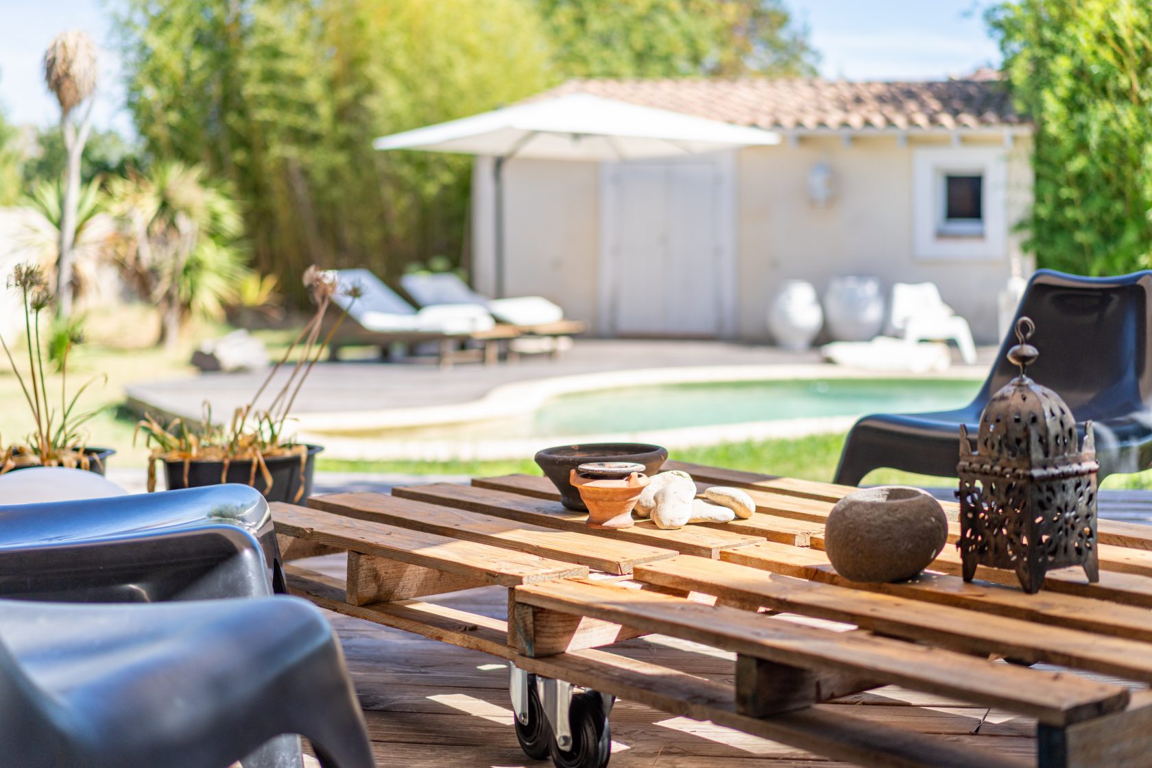 Villa contemporaine avec jardin et piscine