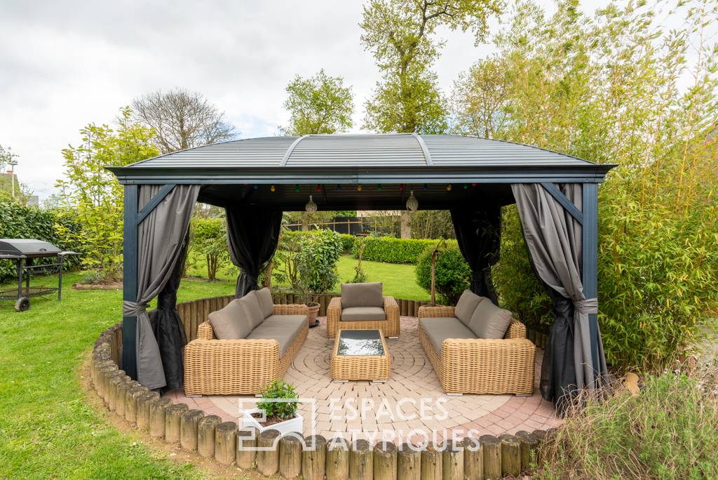 Charming renovated farmhouse on large garden in the heart of Gévezé