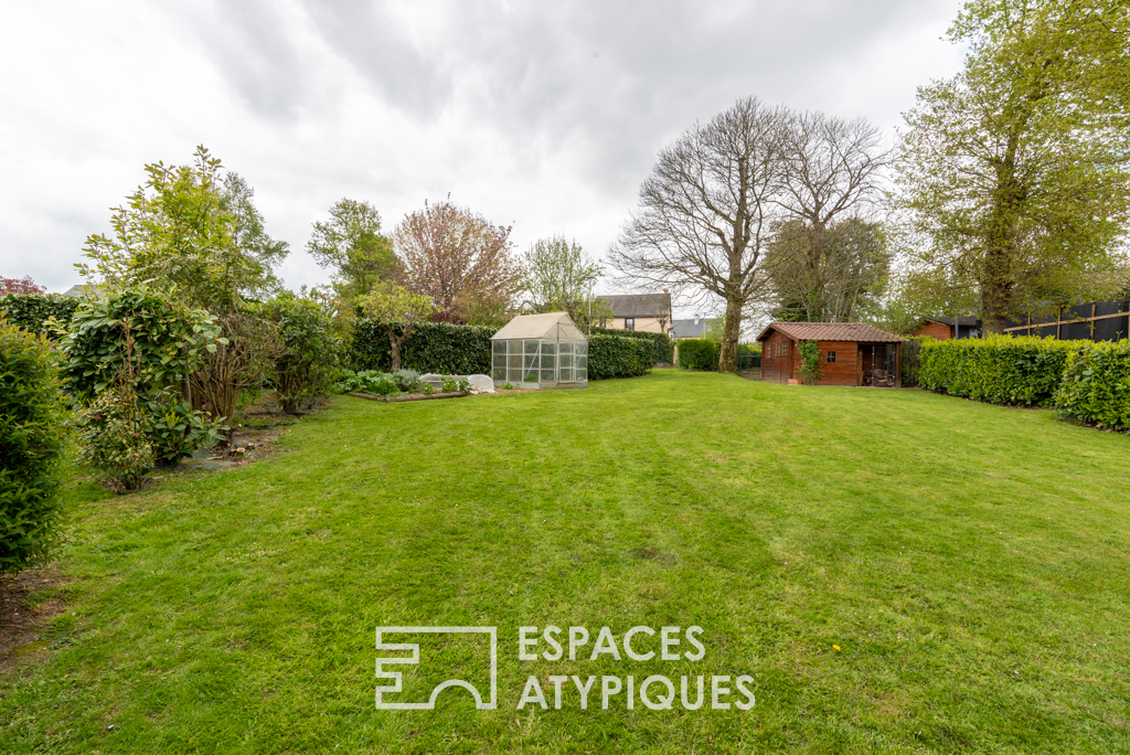 Charming renovated farmhouse on large garden in the heart of Gévezé