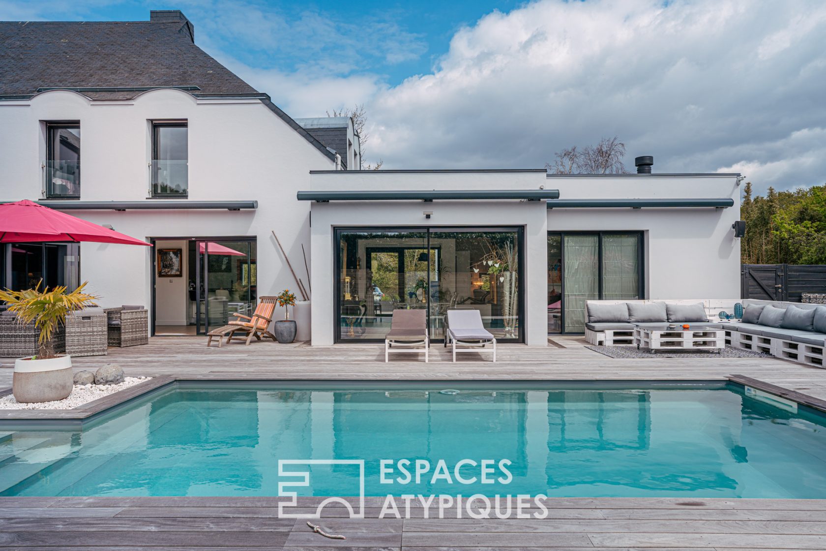 Villa contemporaine avec piscine à Larmor Plage