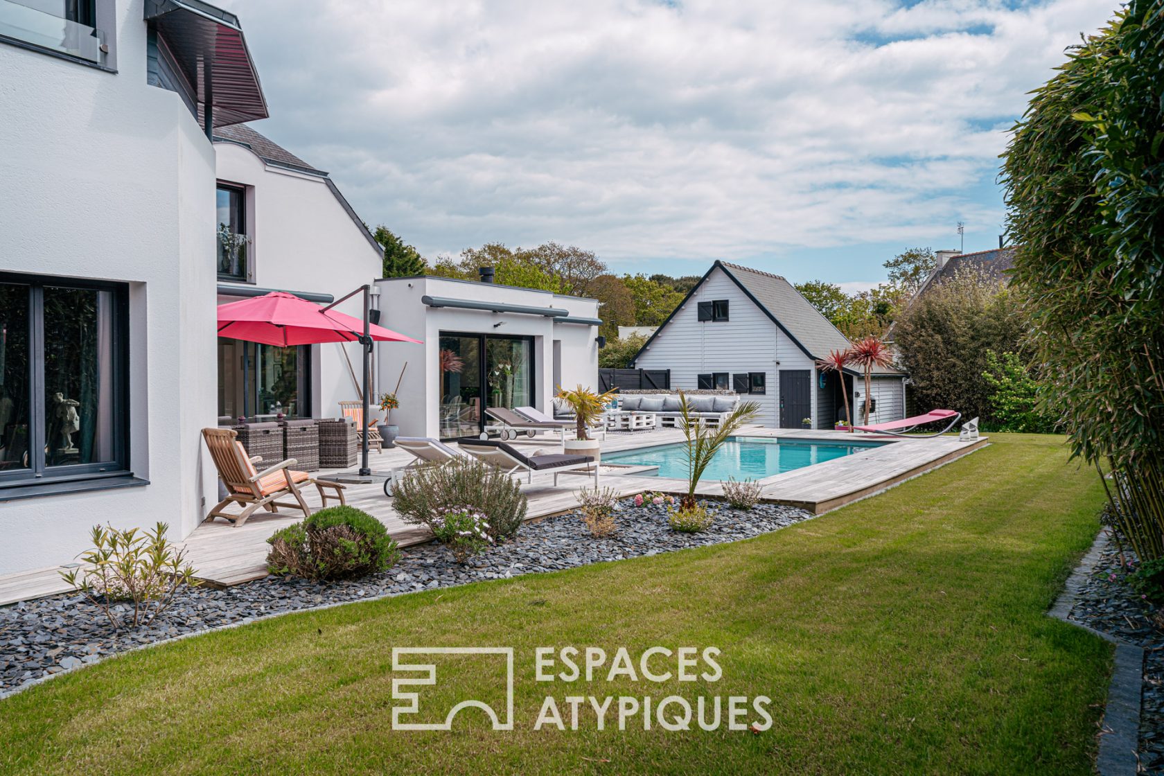 Villa contemporaine avec piscine à Larmor Plage