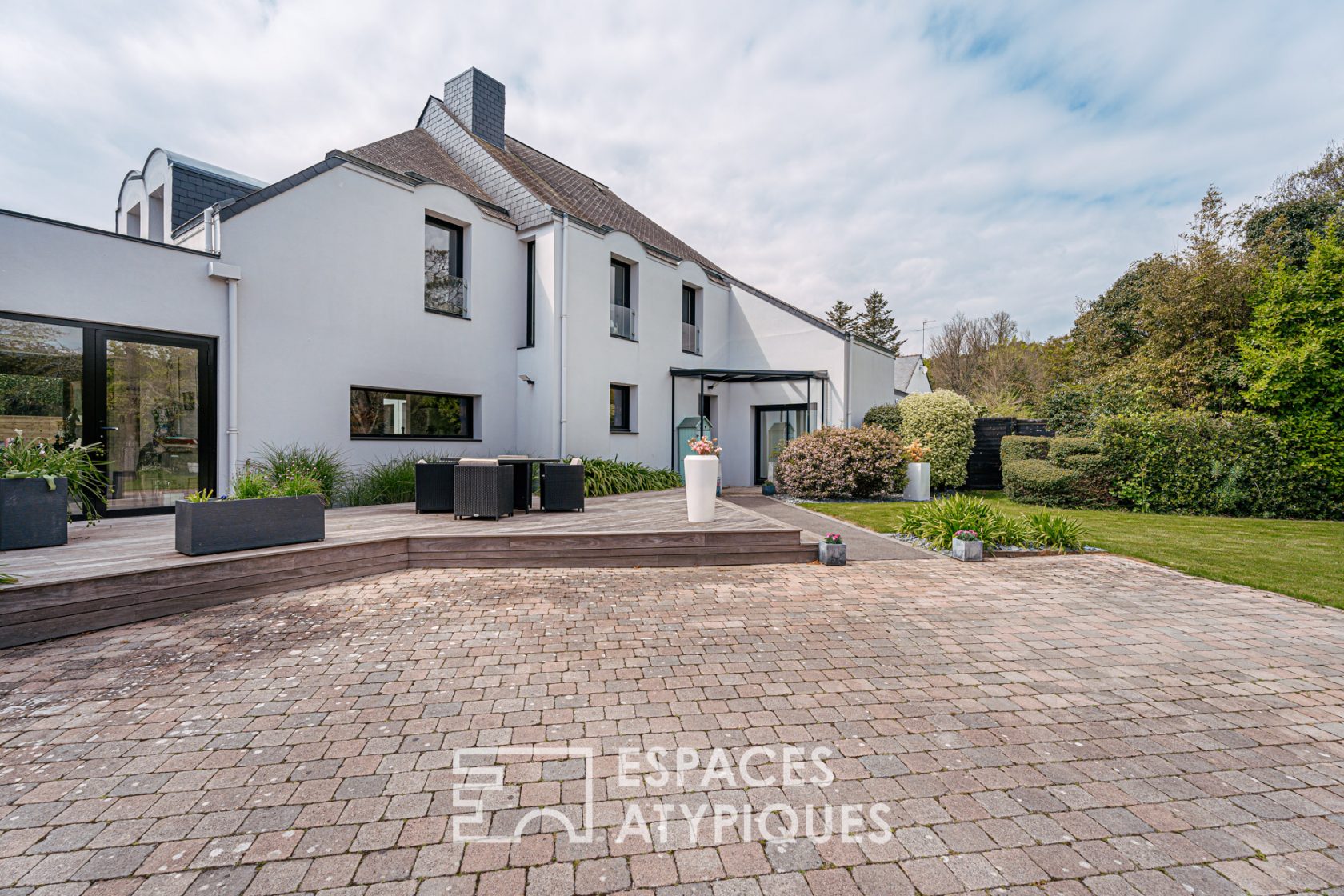 Villa contemporaine avec piscine à Larmor Plage