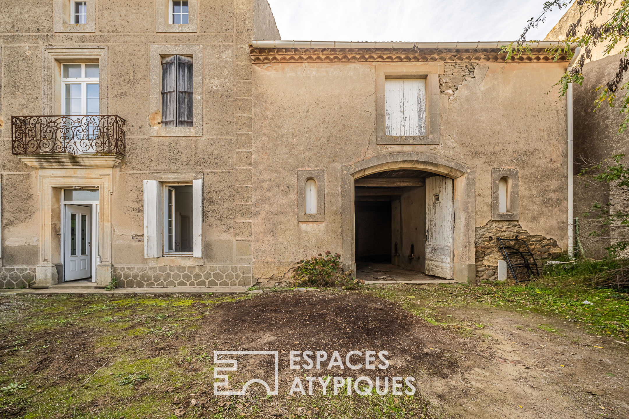 Maison de Maître à rénover avec ancienne cave dans le village