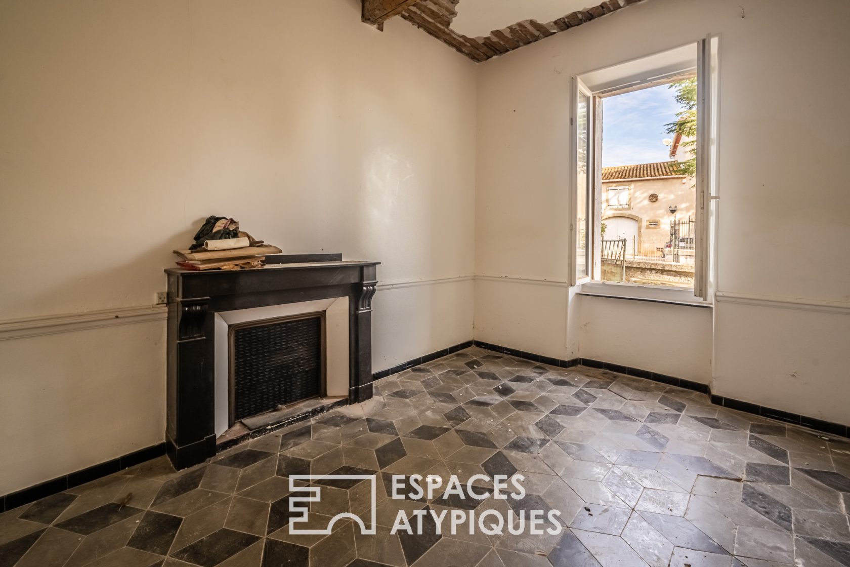 Maison de Maître à rénover avec ancienne cave dans le village