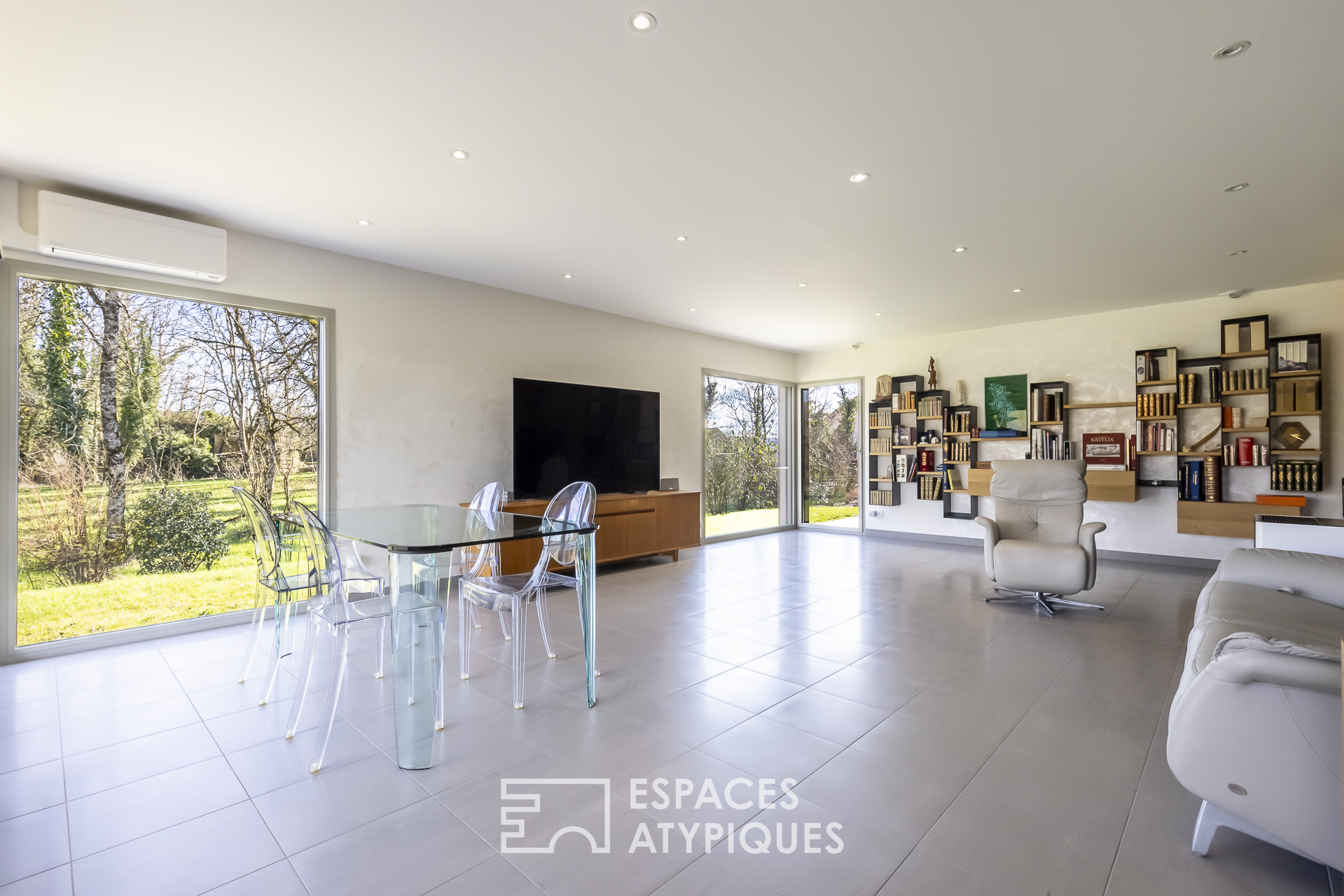 Wooden frame house, peaceful setting and magnificent view