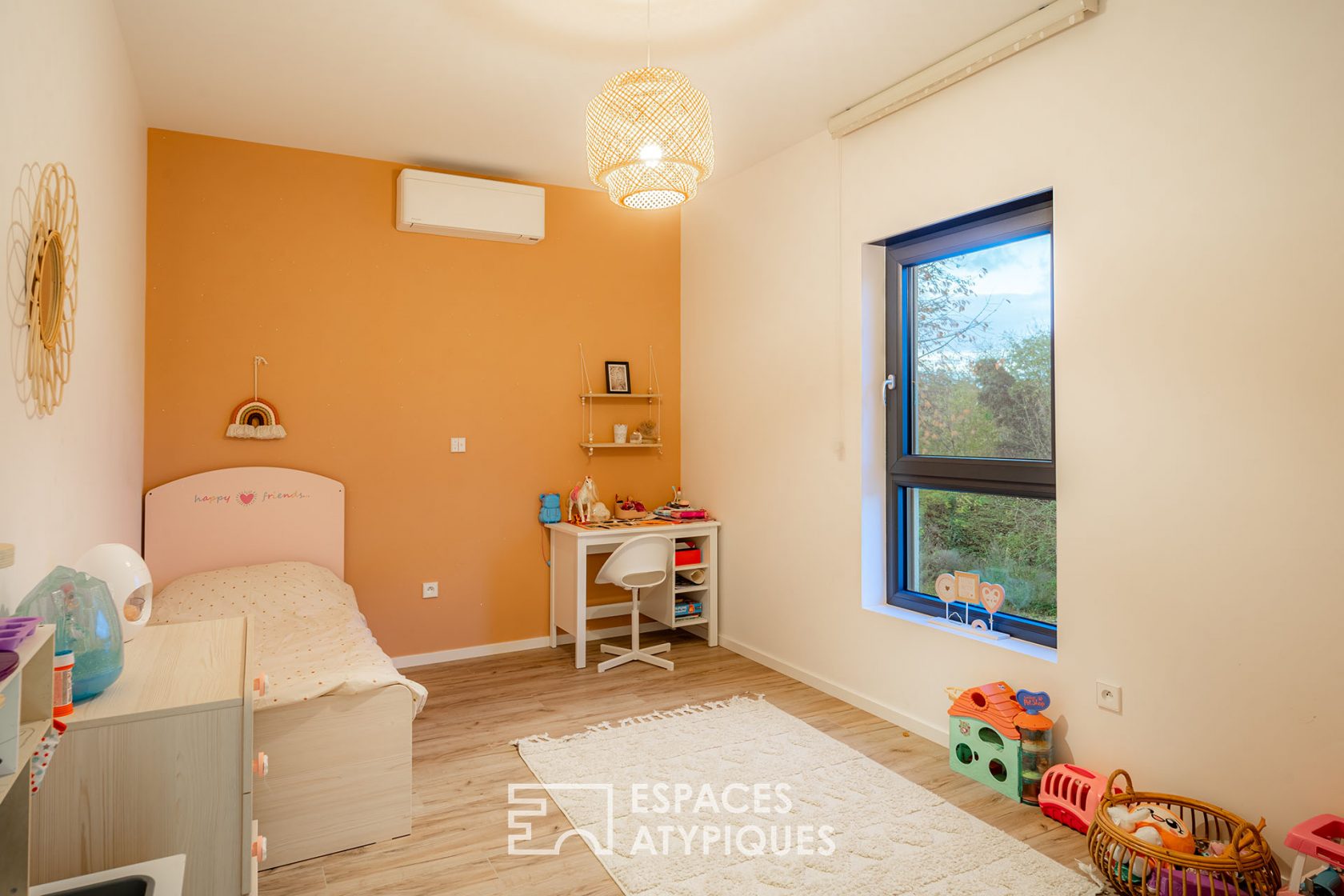 Contemporary house with clean lines and swimming pool Espaces Atypiques