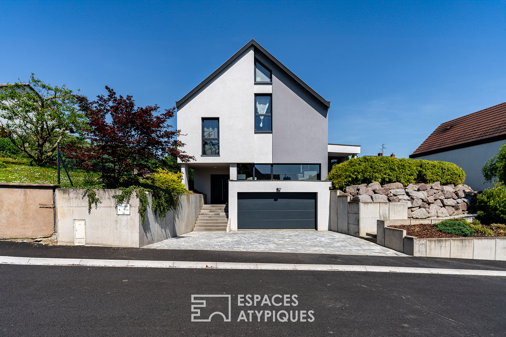 Maison contemporaine avec jardin