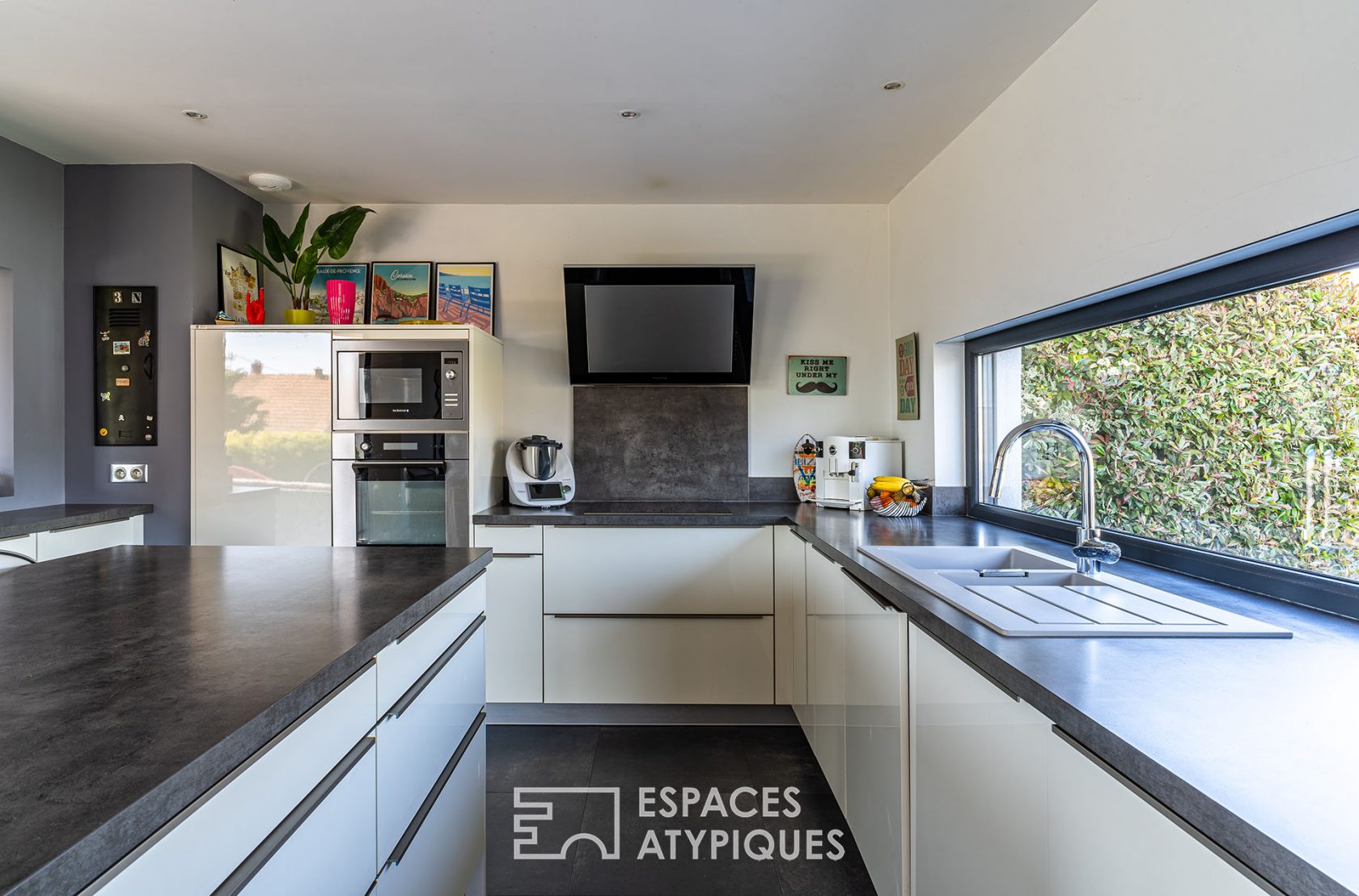 Maison contemporaine avec jardin